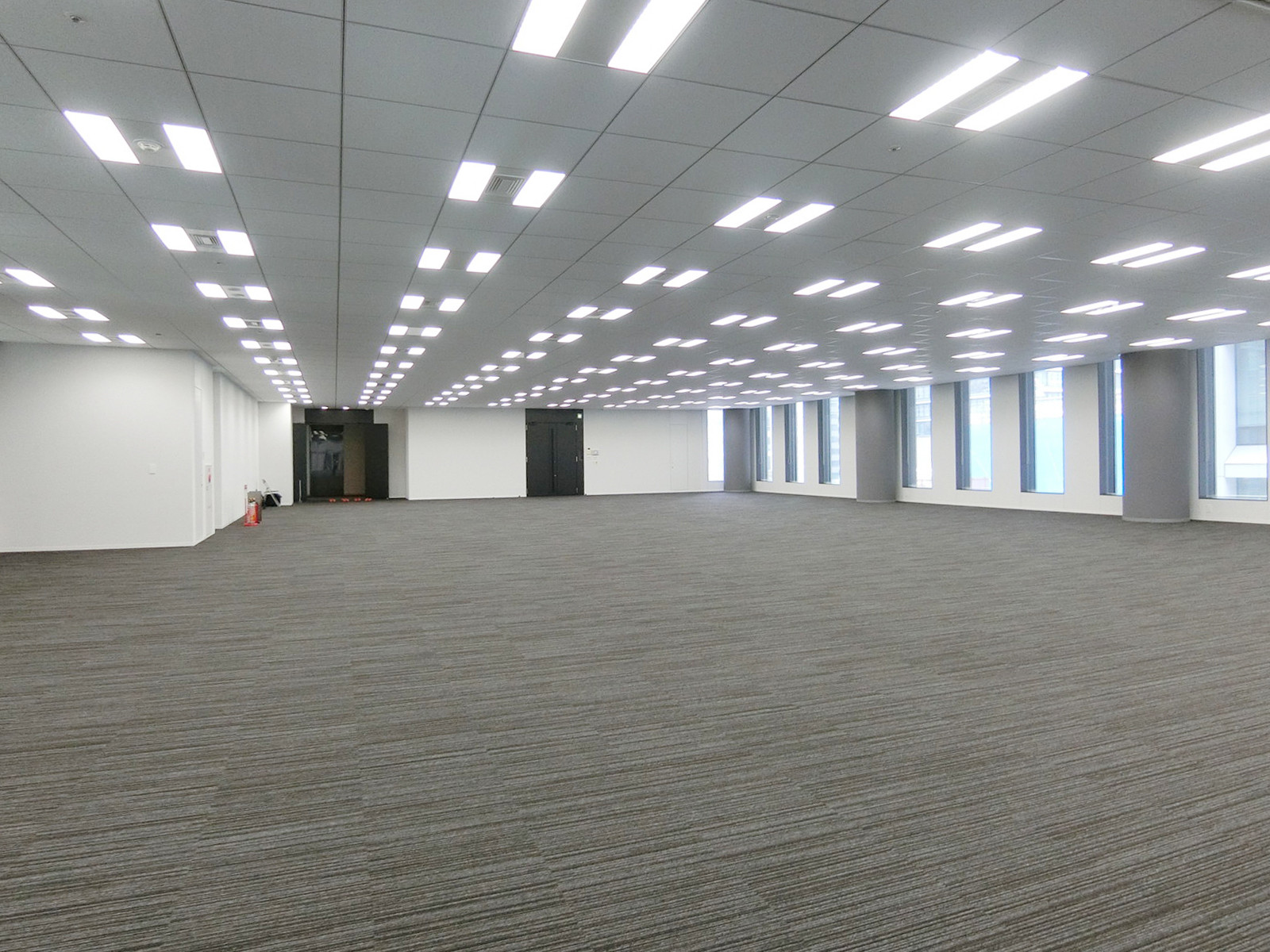 オフィス室内参考画像