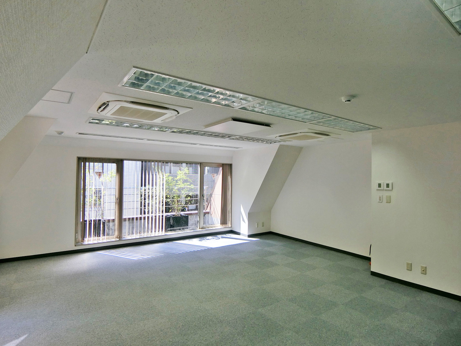 別角度の様子