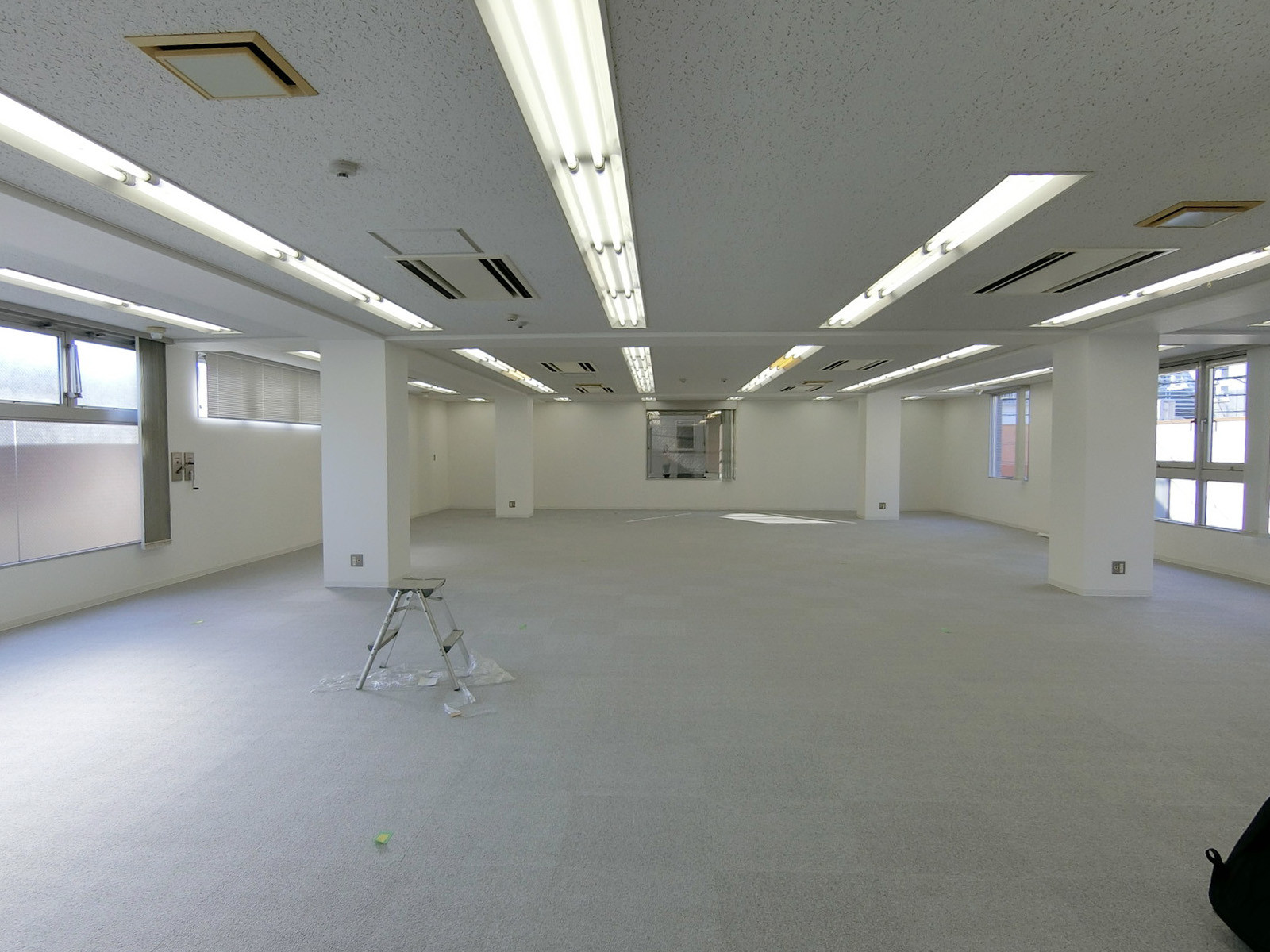 オフィス室内参考画像