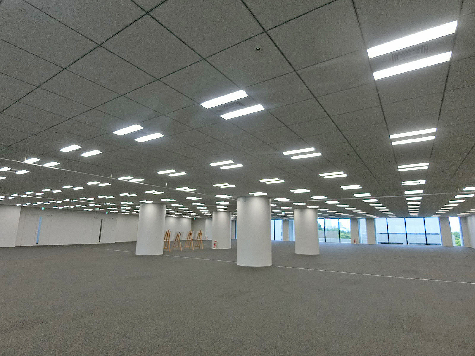 オフィス室内参考画像