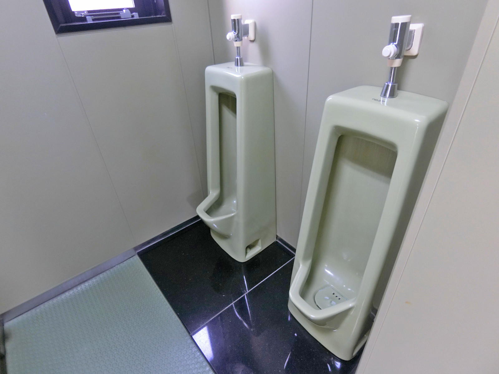男性用トイレ