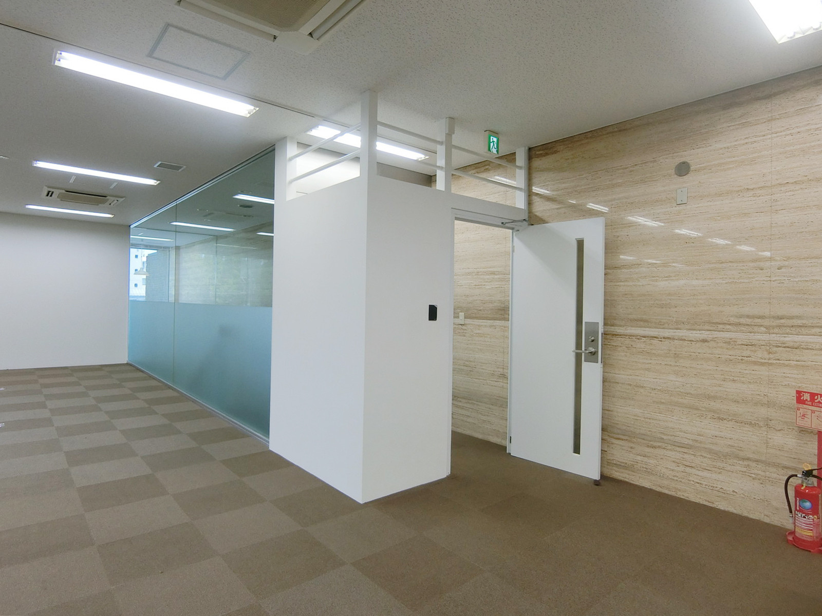 2階専用貸室出入口