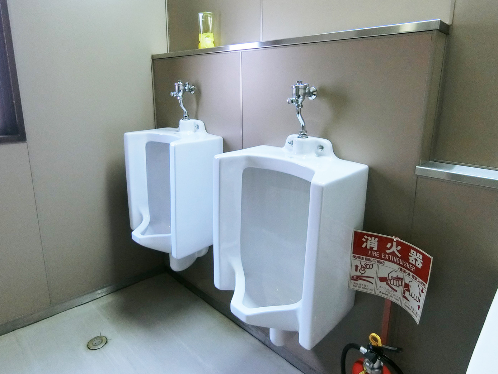 男性用トイレ