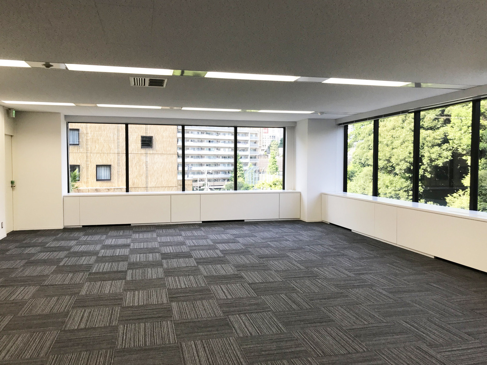 別角度の様子