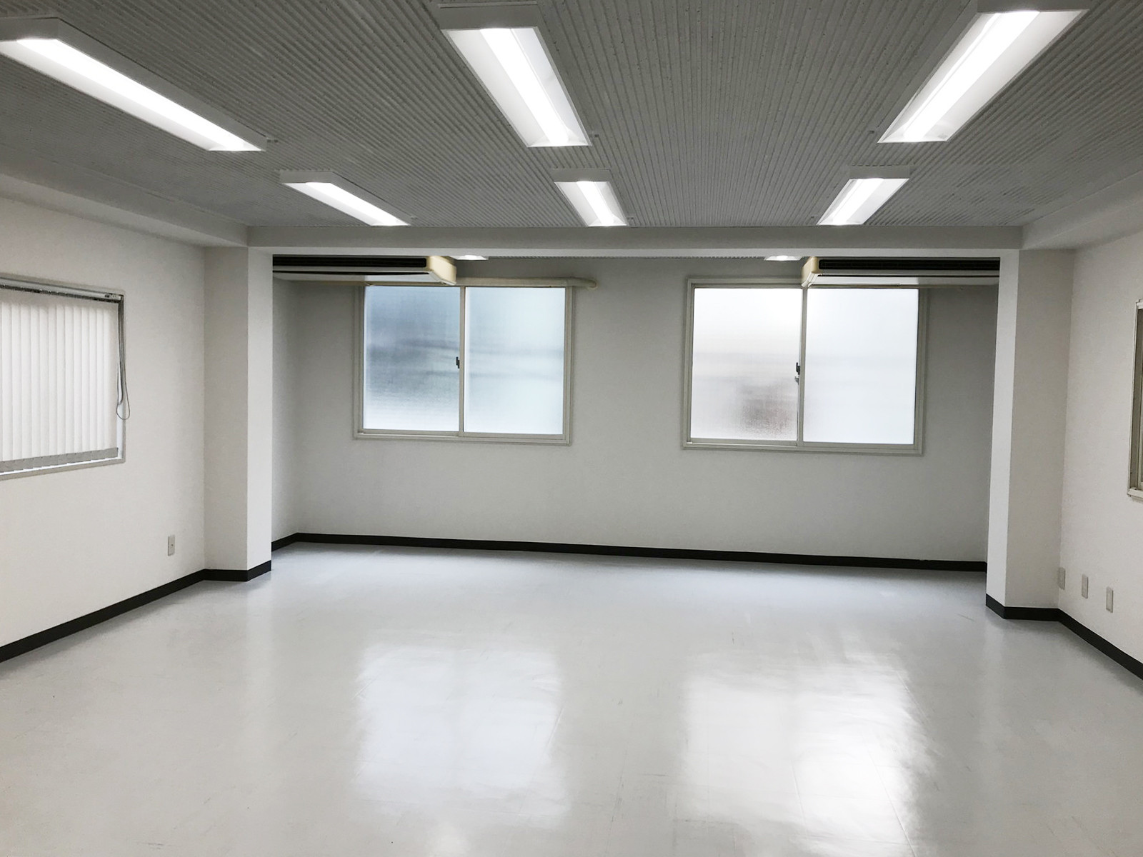 オフィス室内参考画像