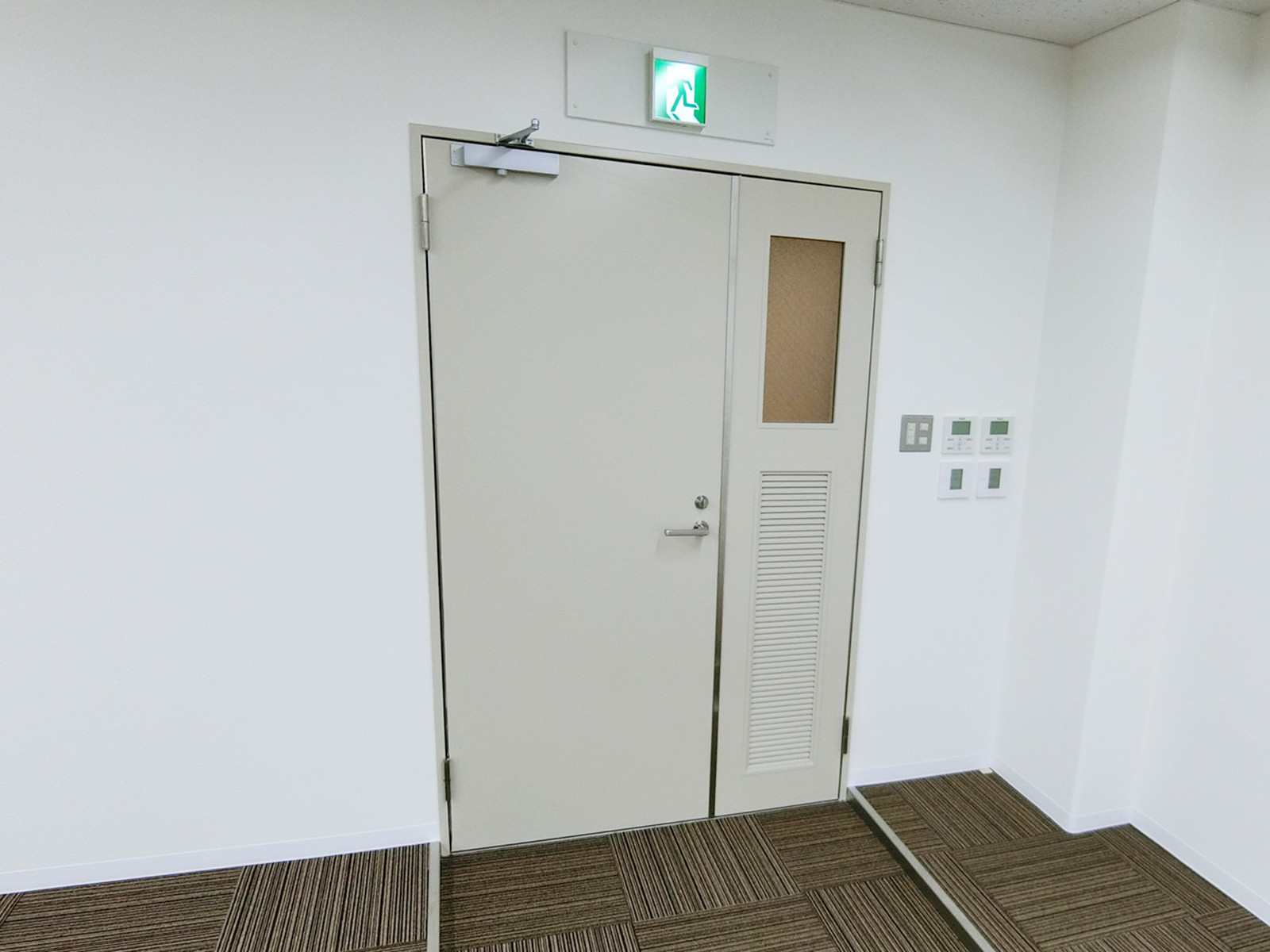 貸室出入口