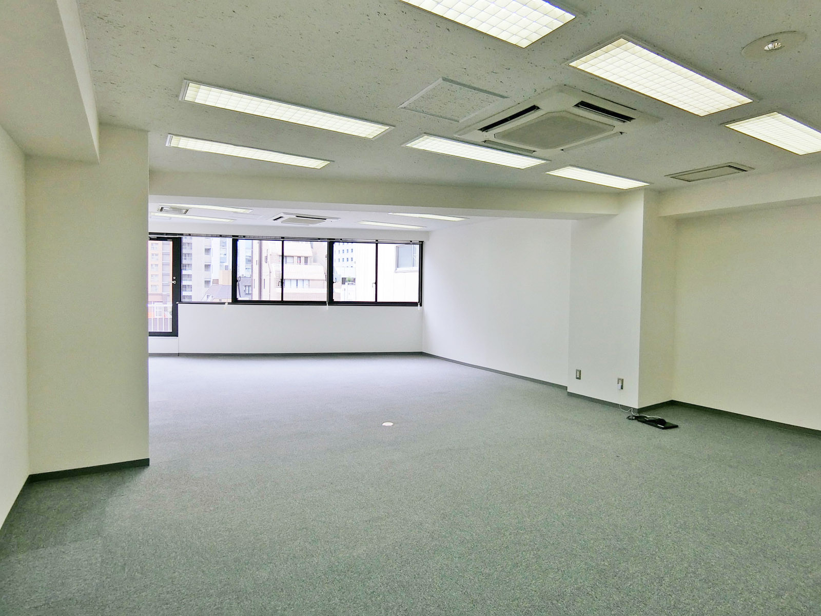 オフィス室内参考画像（6階・約20坪）