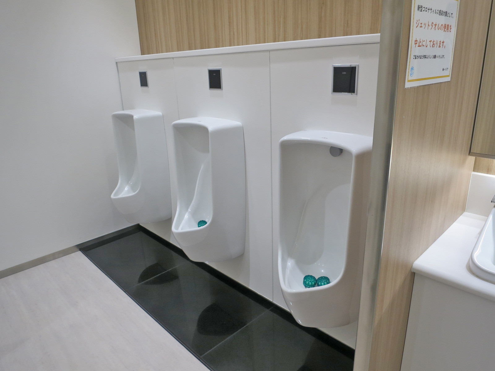 男性用トイレ