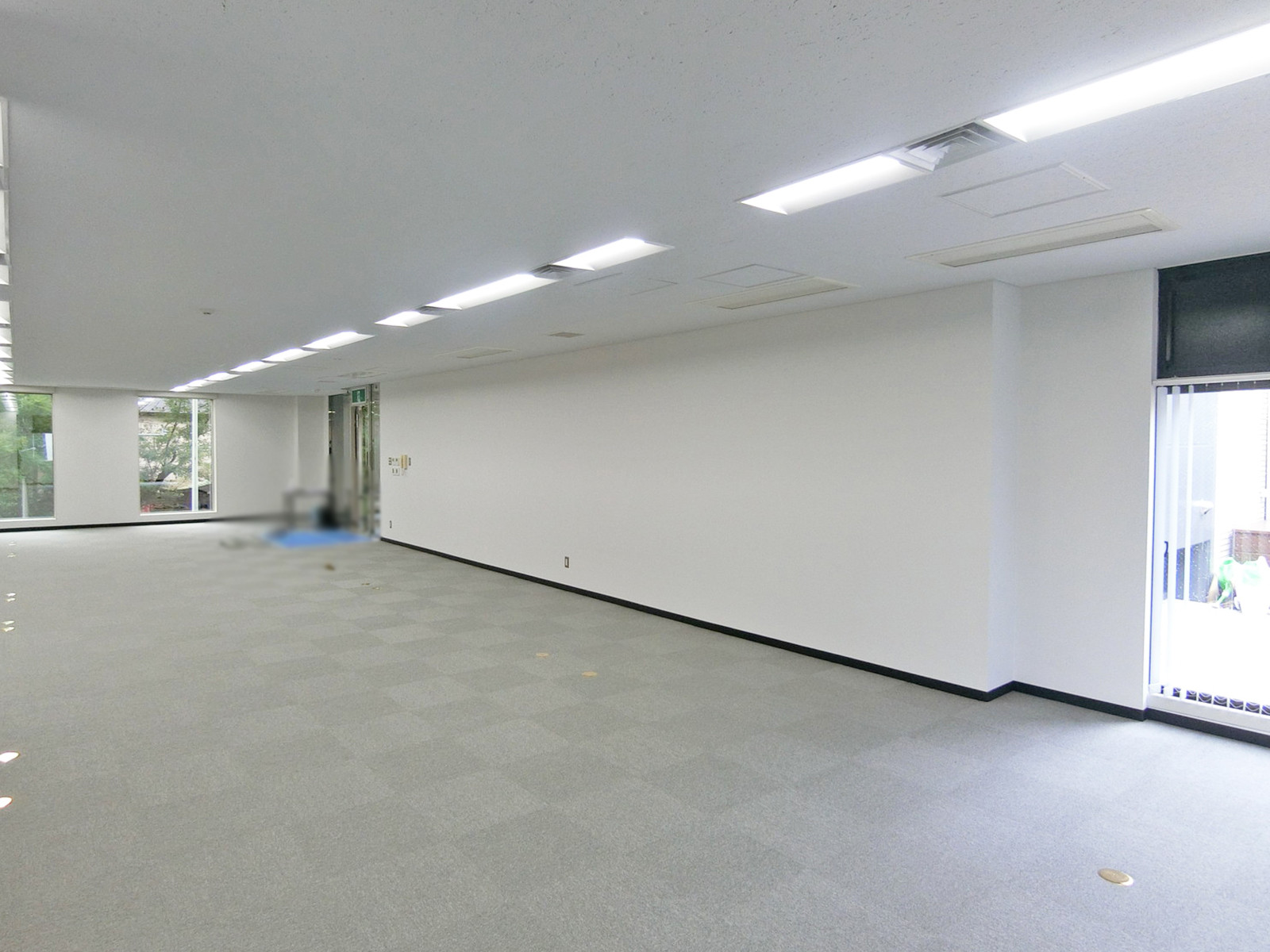 明るい雰囲気の室内