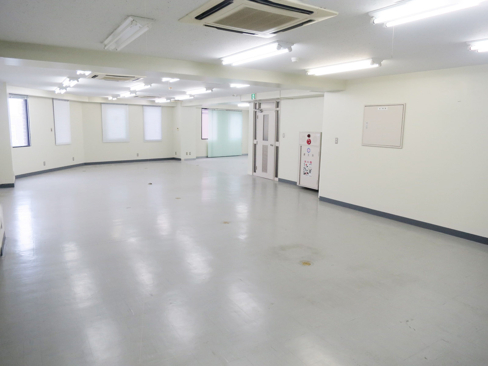 オフィス室内参考画像
