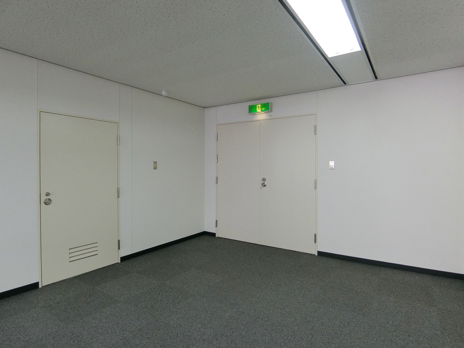 貸室出入口