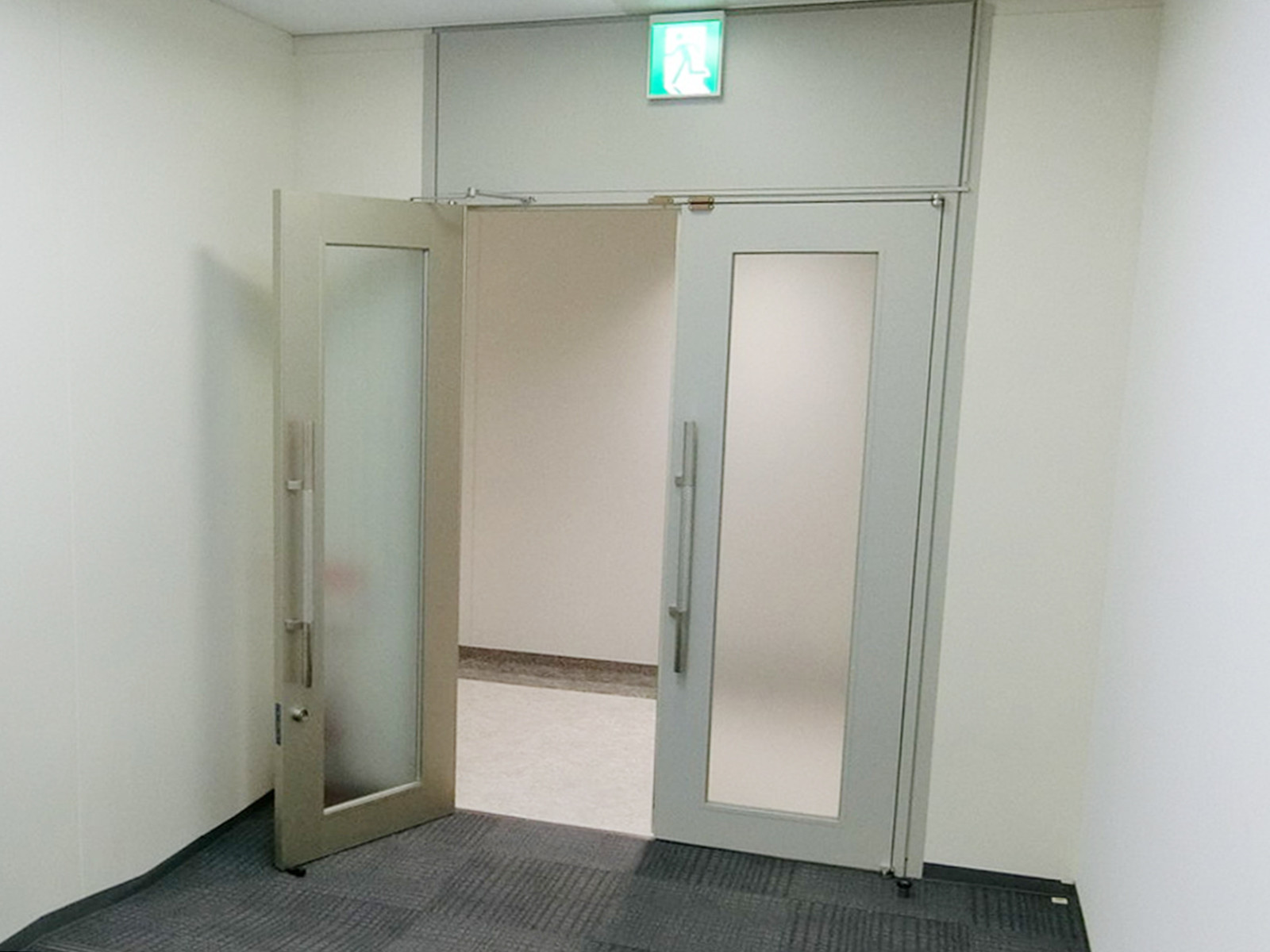 貸室出入口