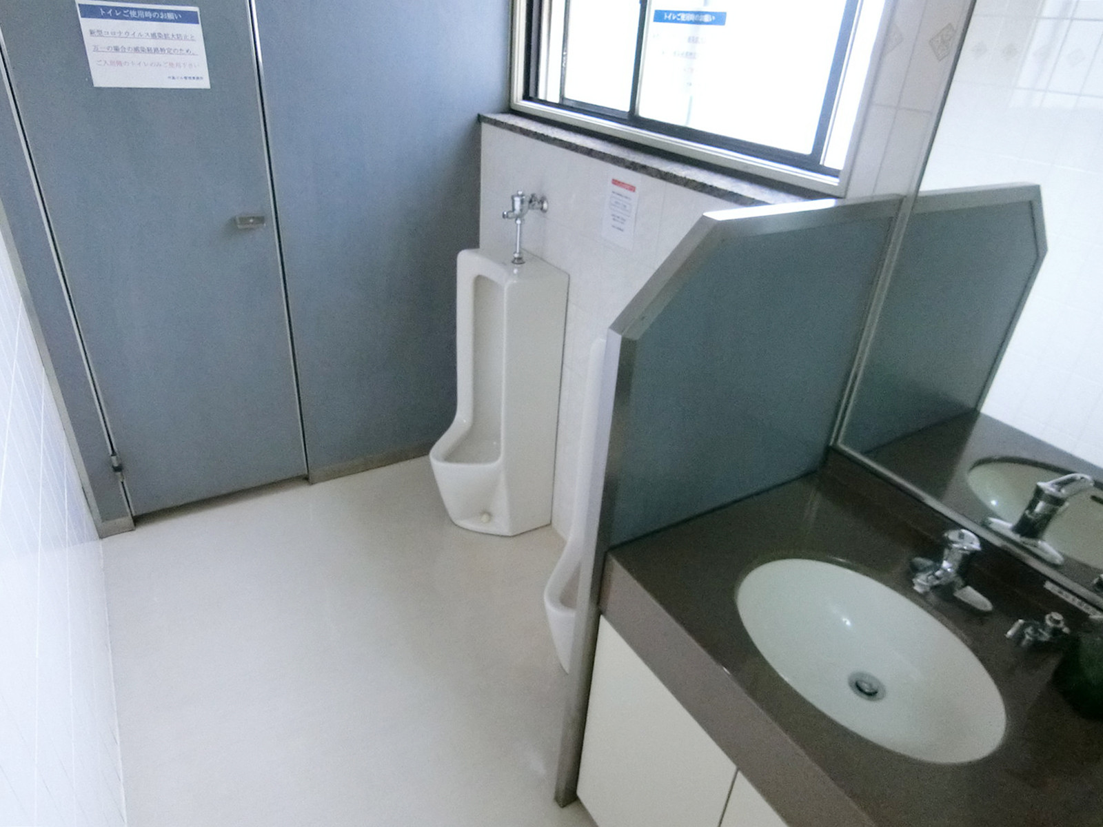 男性用トイレ