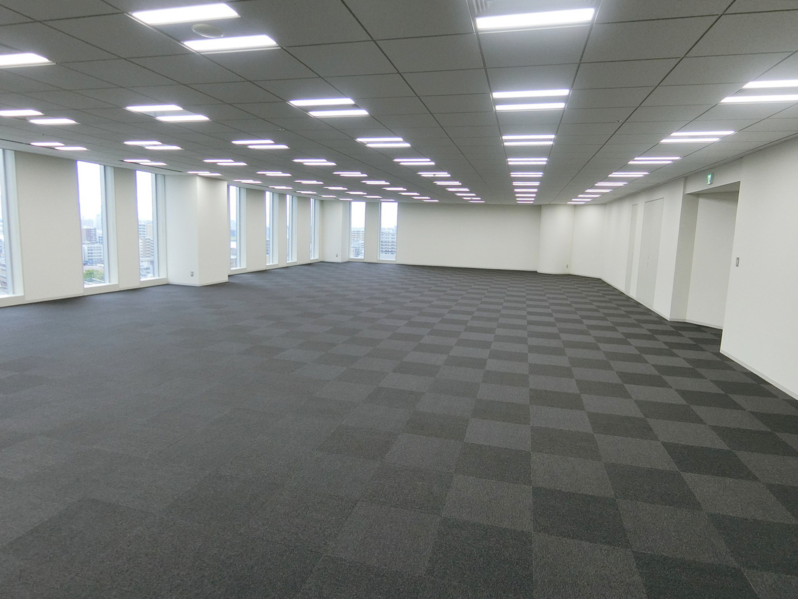 貸室奥側から見た室内