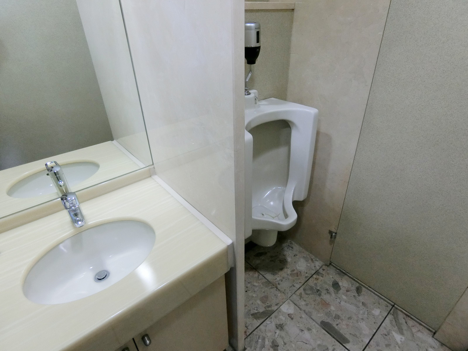 男性用トイレ