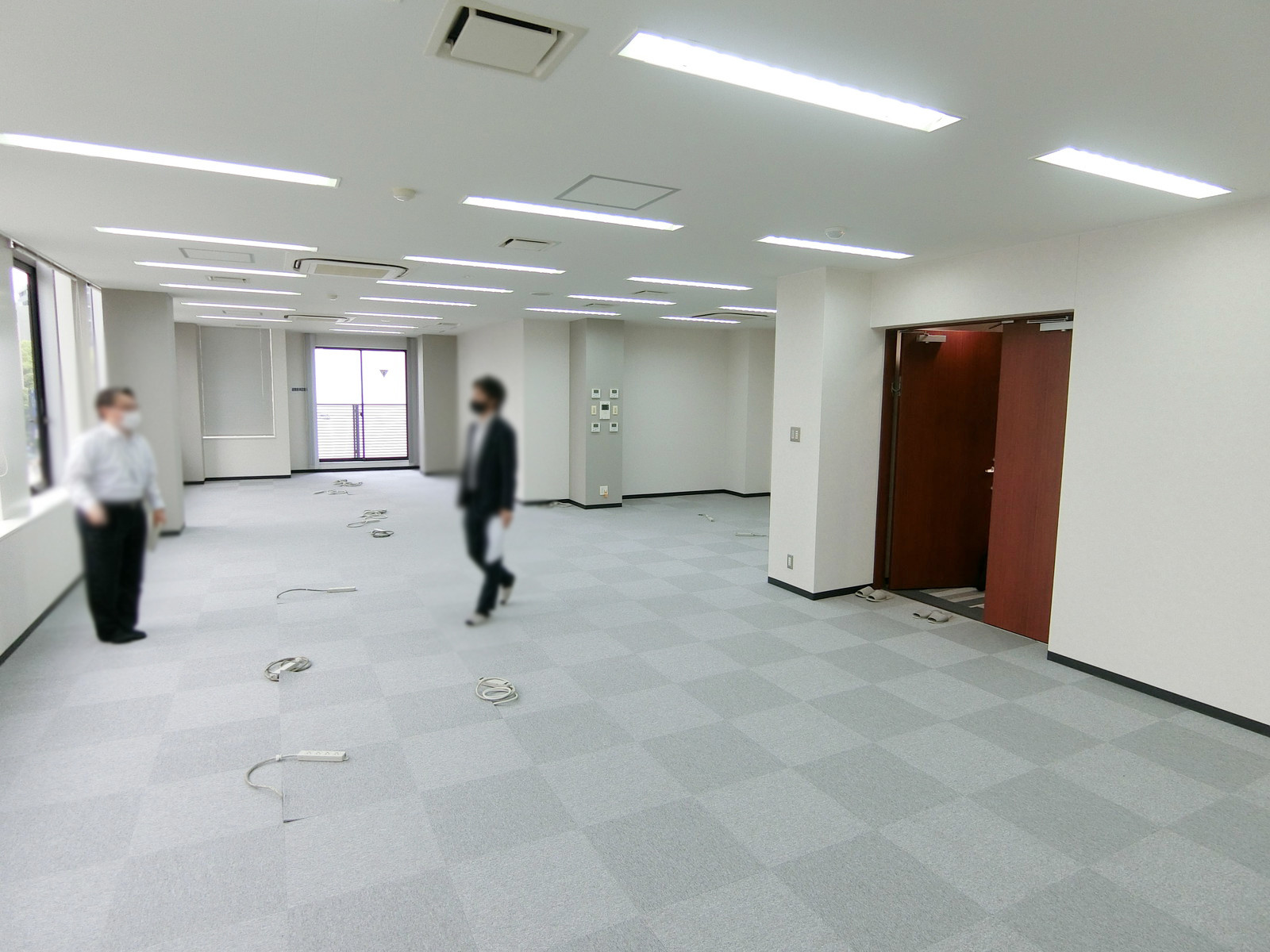 貸室奥側から見た室内