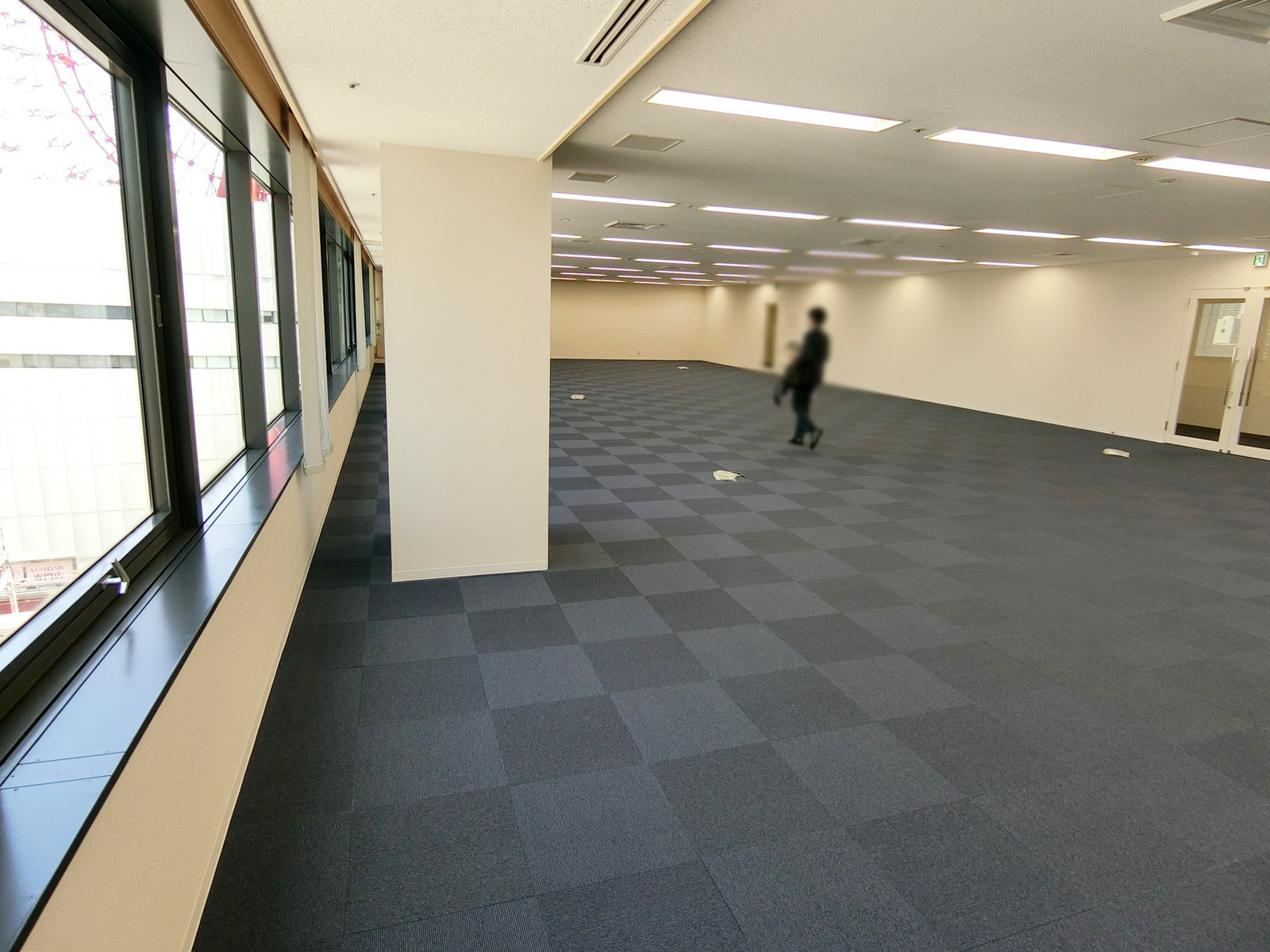 貸室奥側から見た室内