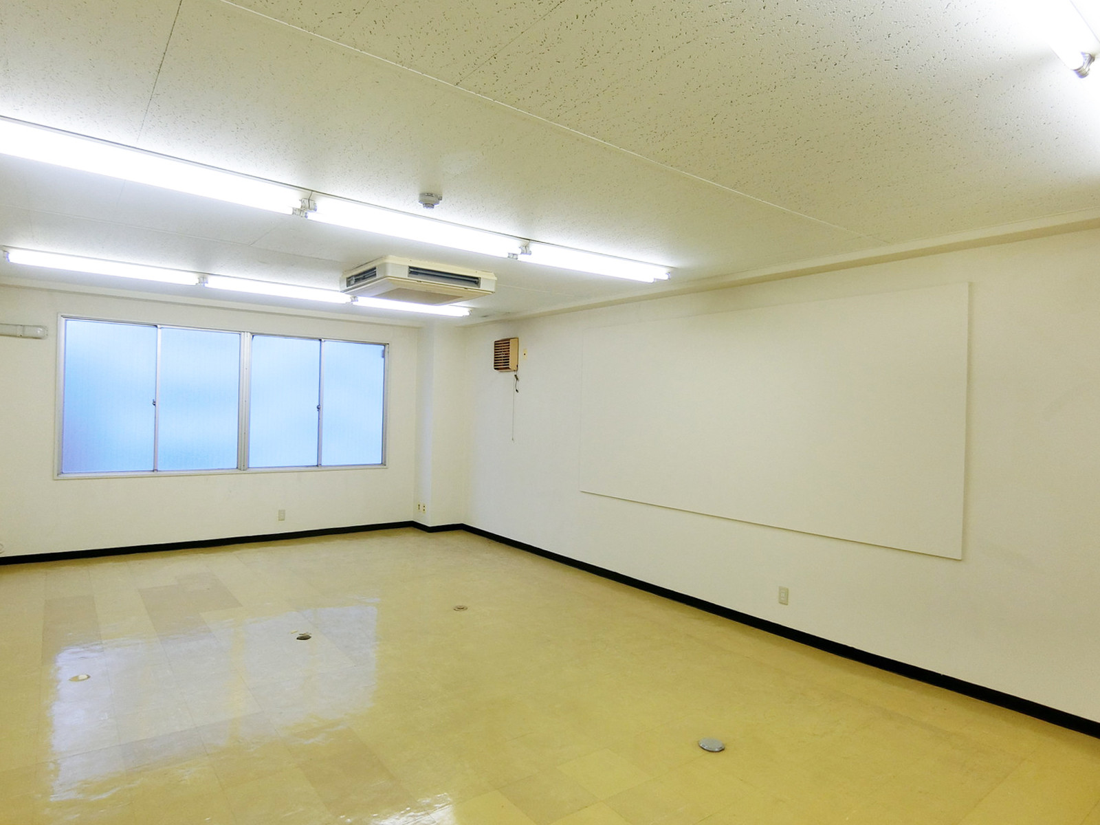 オフィス室内参考画像
