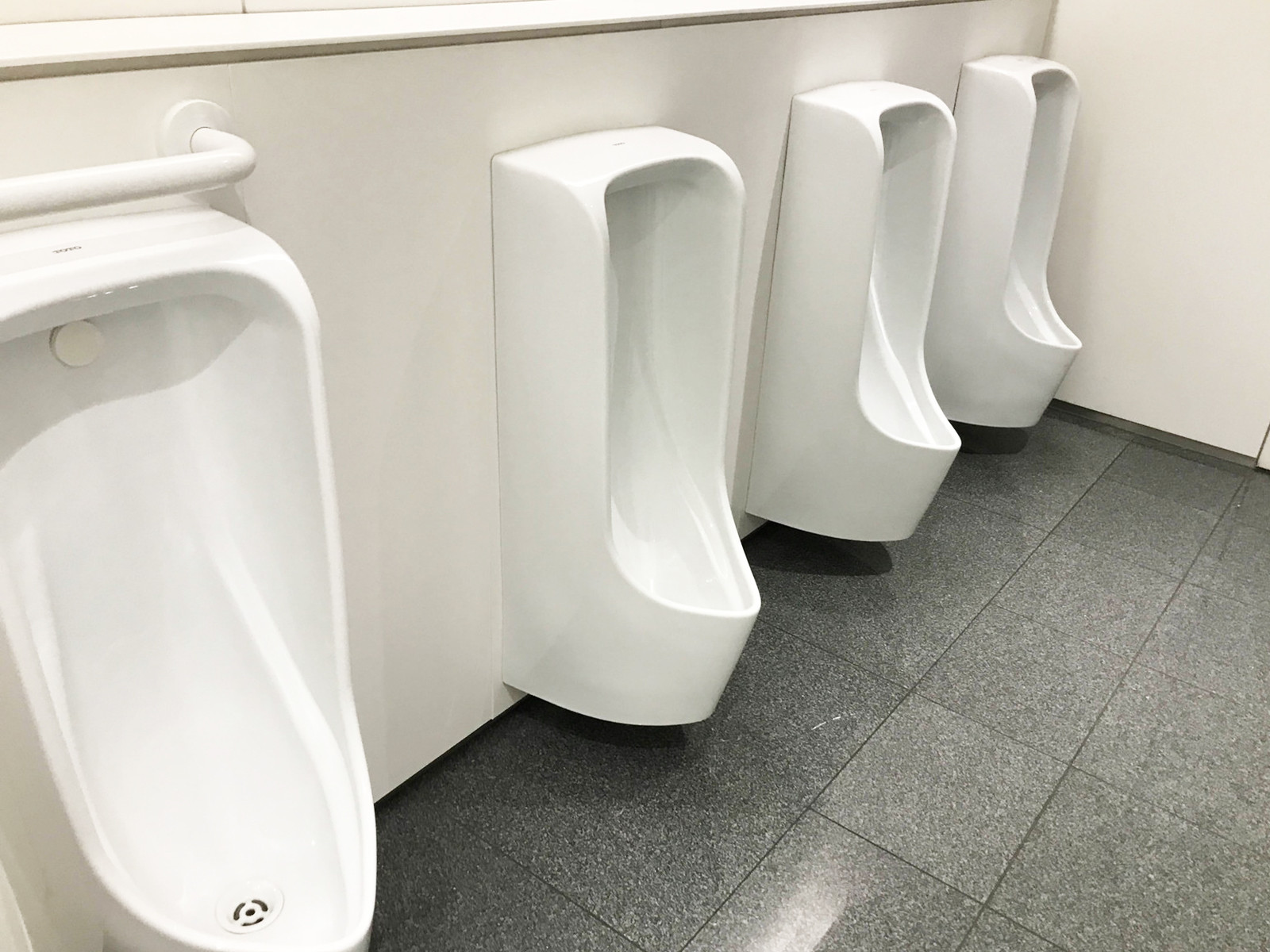 男性用トイレ