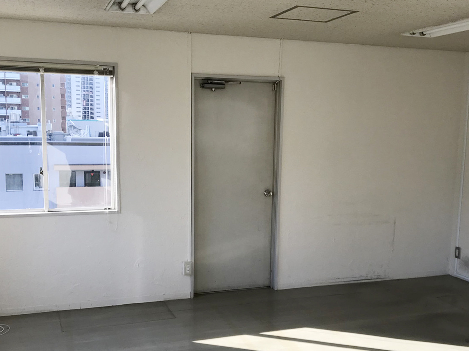 貸室出入口