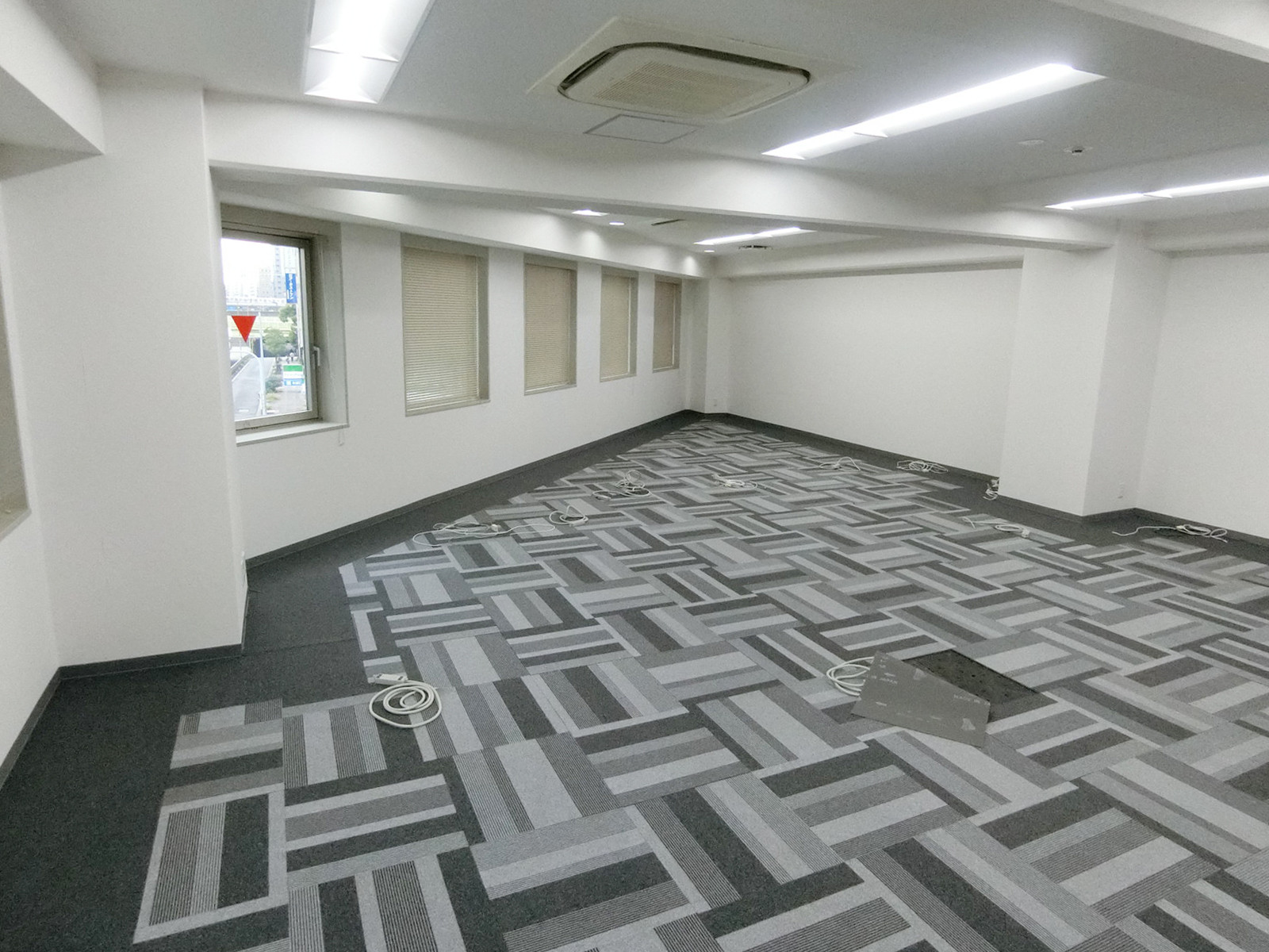 貸室奥側から見た室内