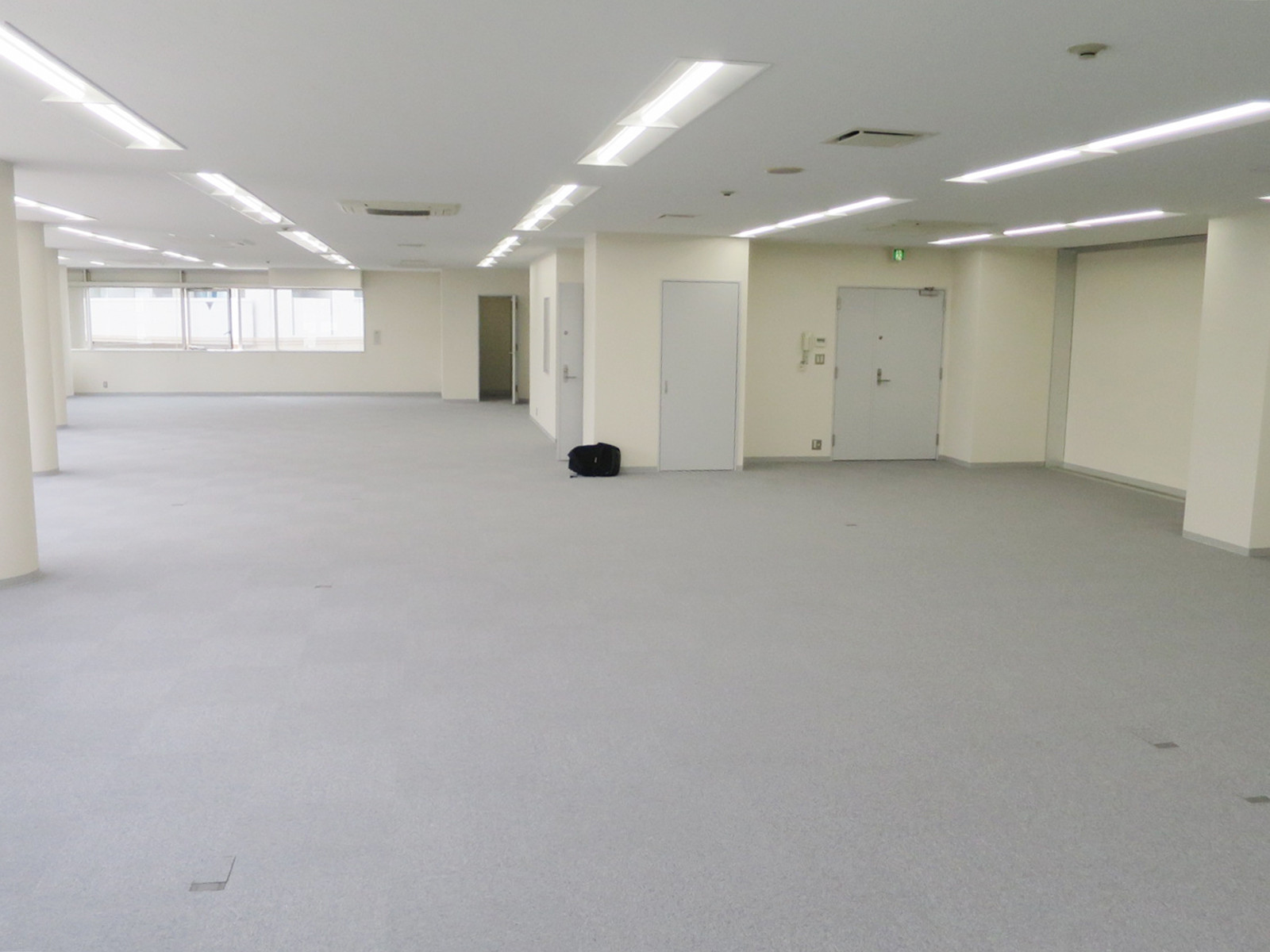 オフィス室内参考画像