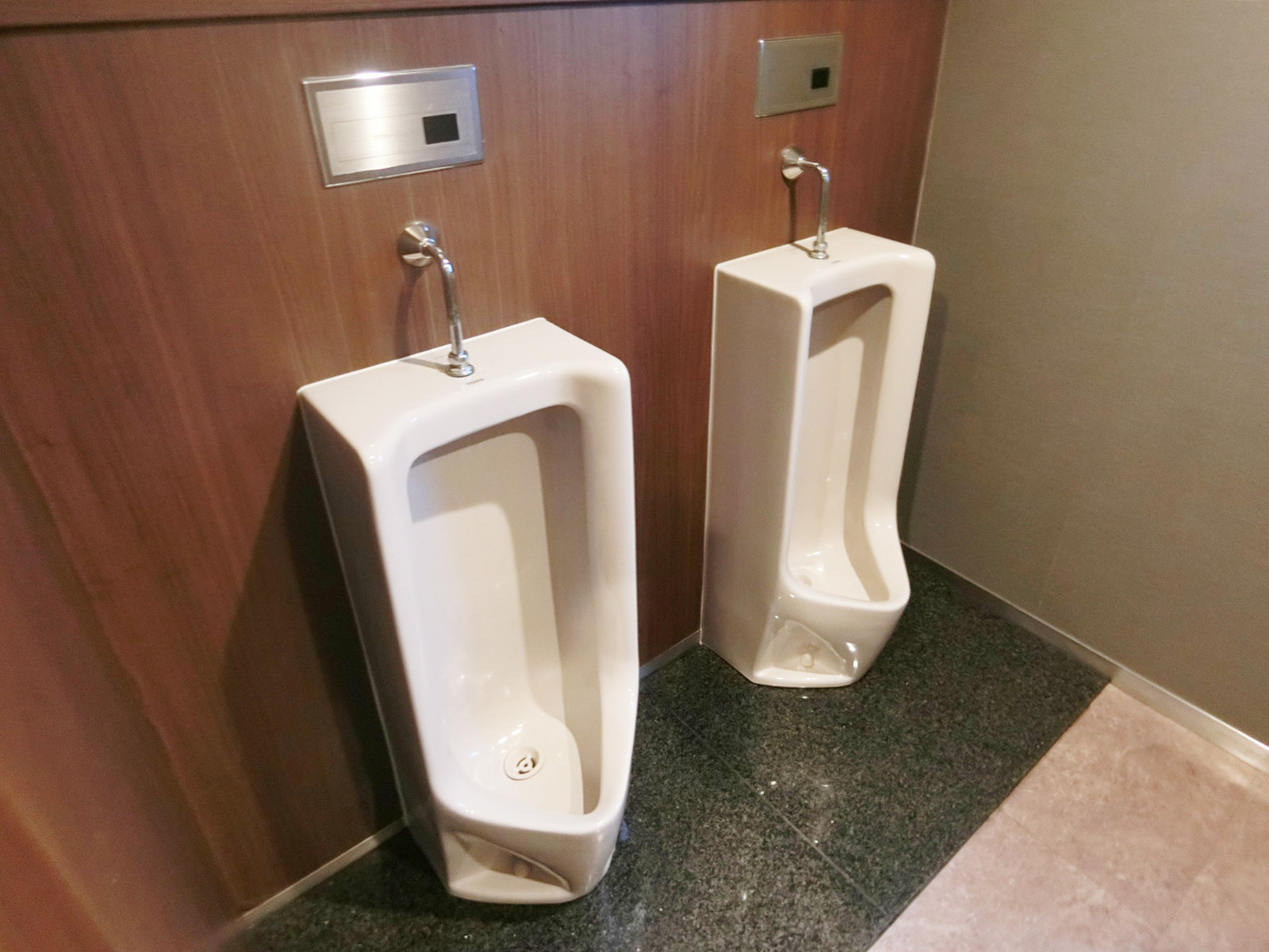 男性用トイレ