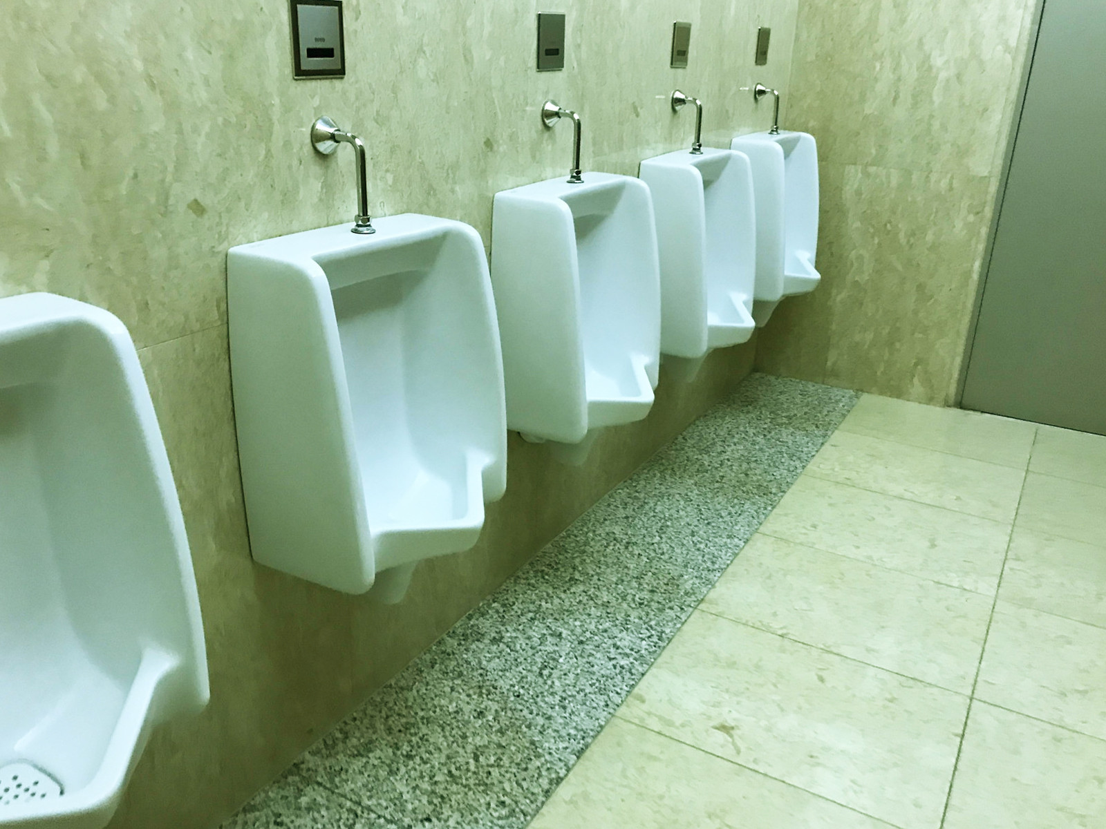 男性用トイレ