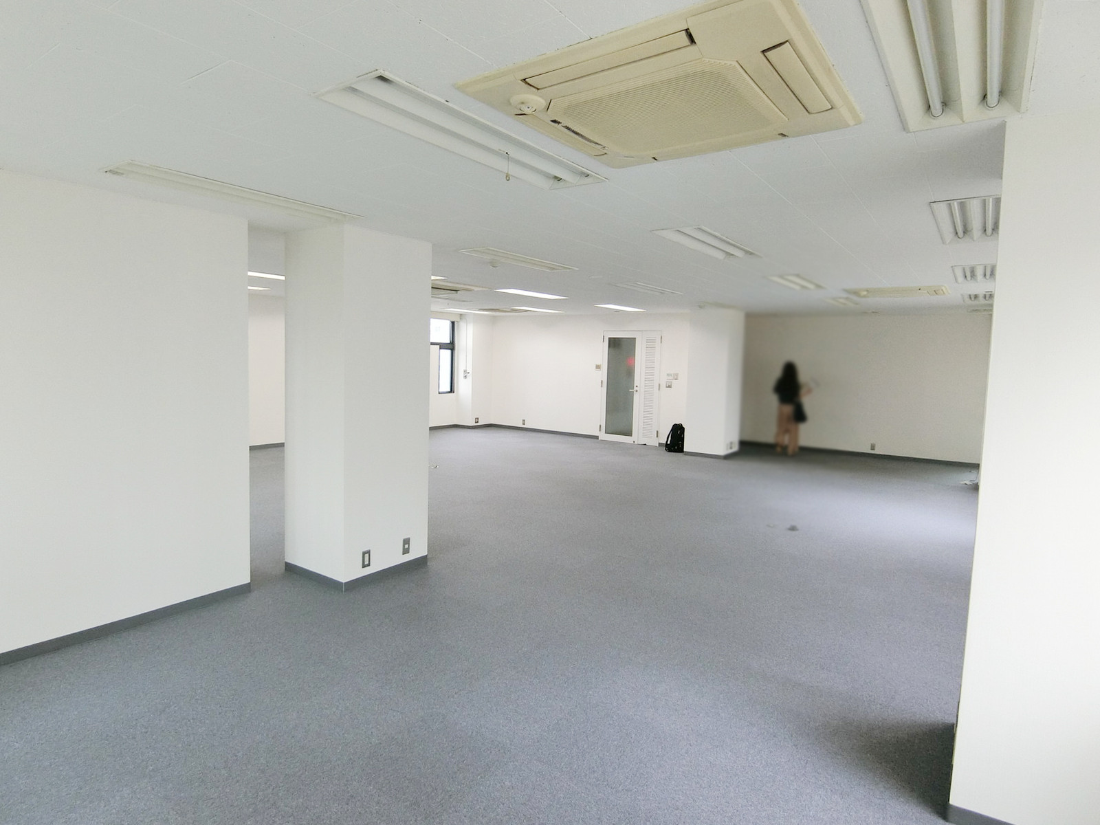 オフィス室内参考画像