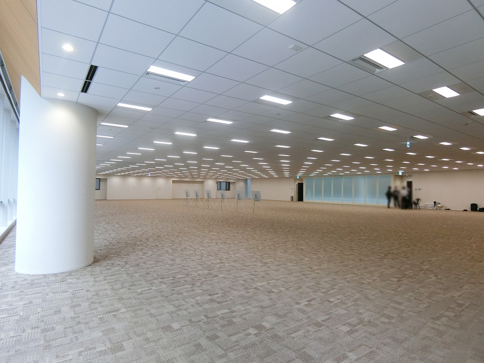 貸室奥側から見た室内