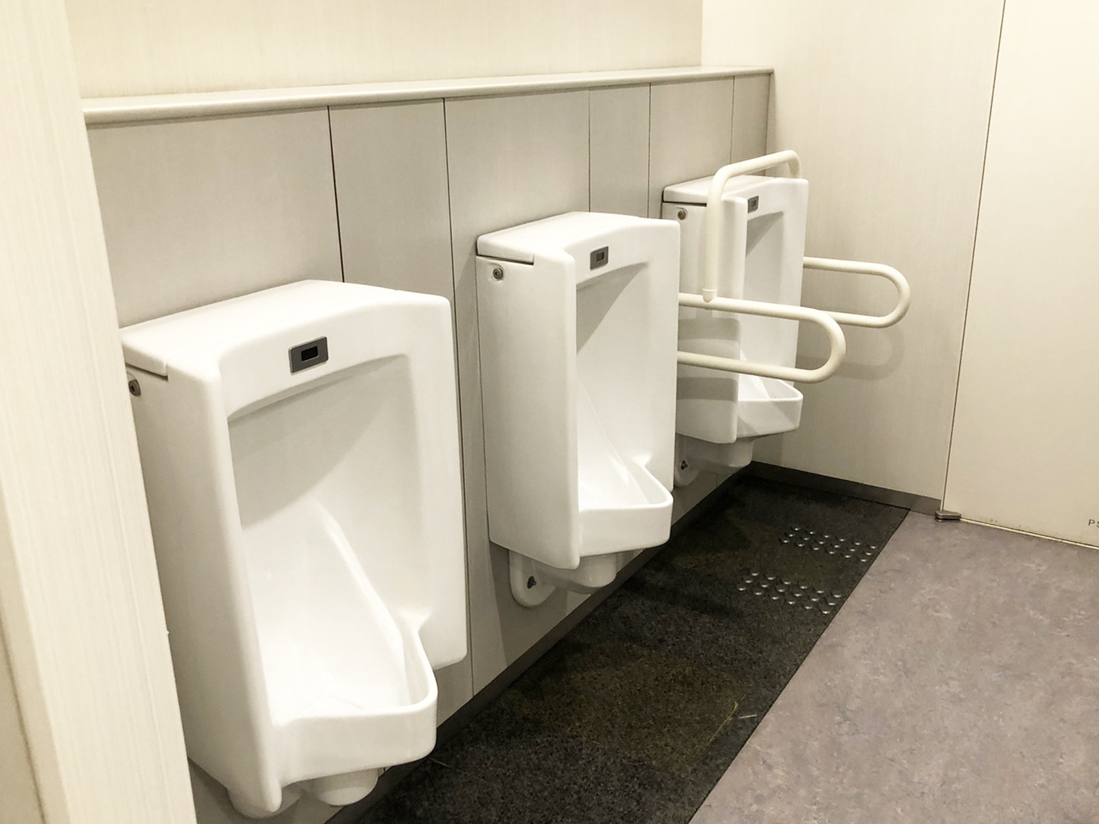 男性用トイレ