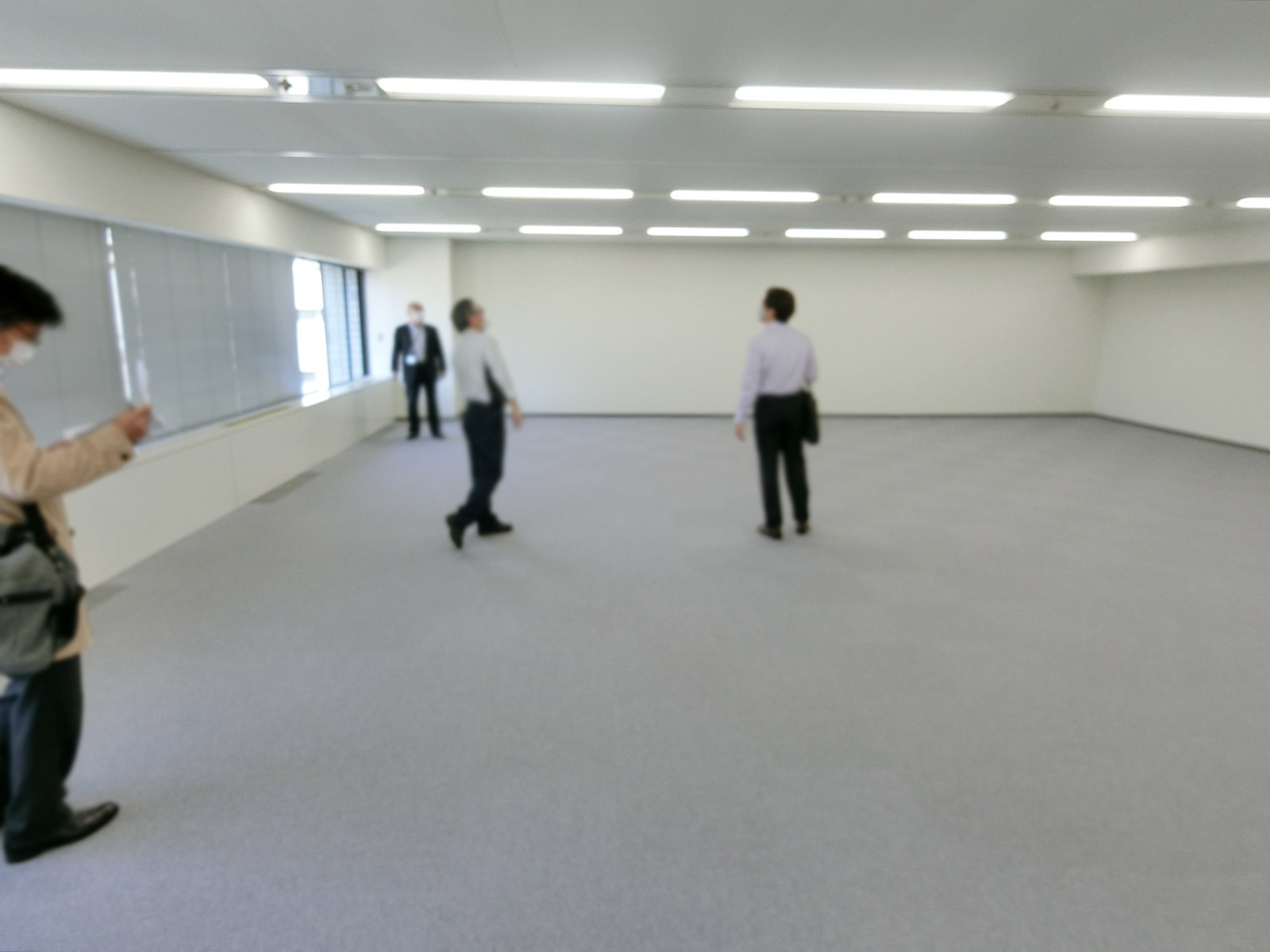 貸室奥側から見た室内