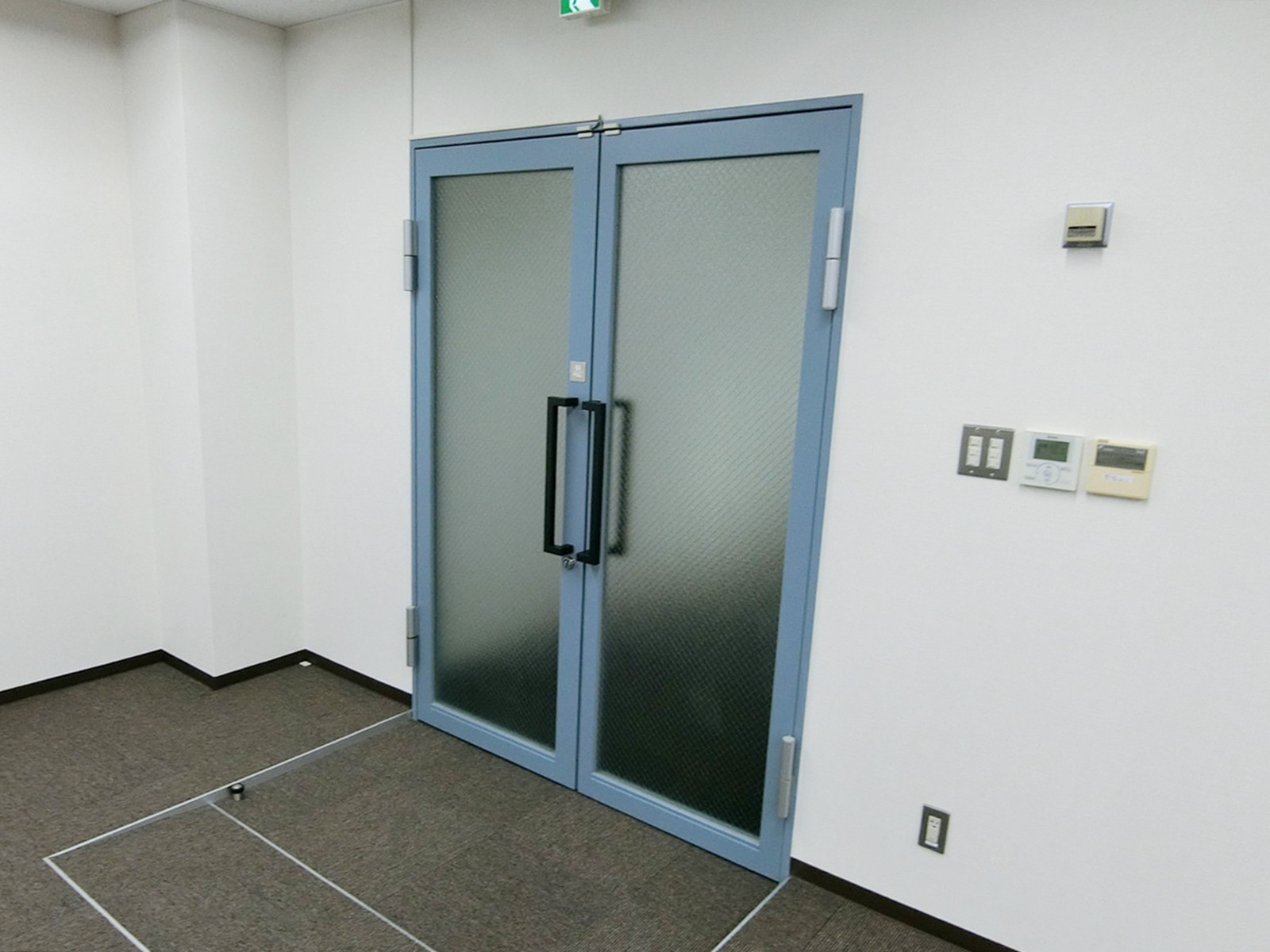 貸室出入口