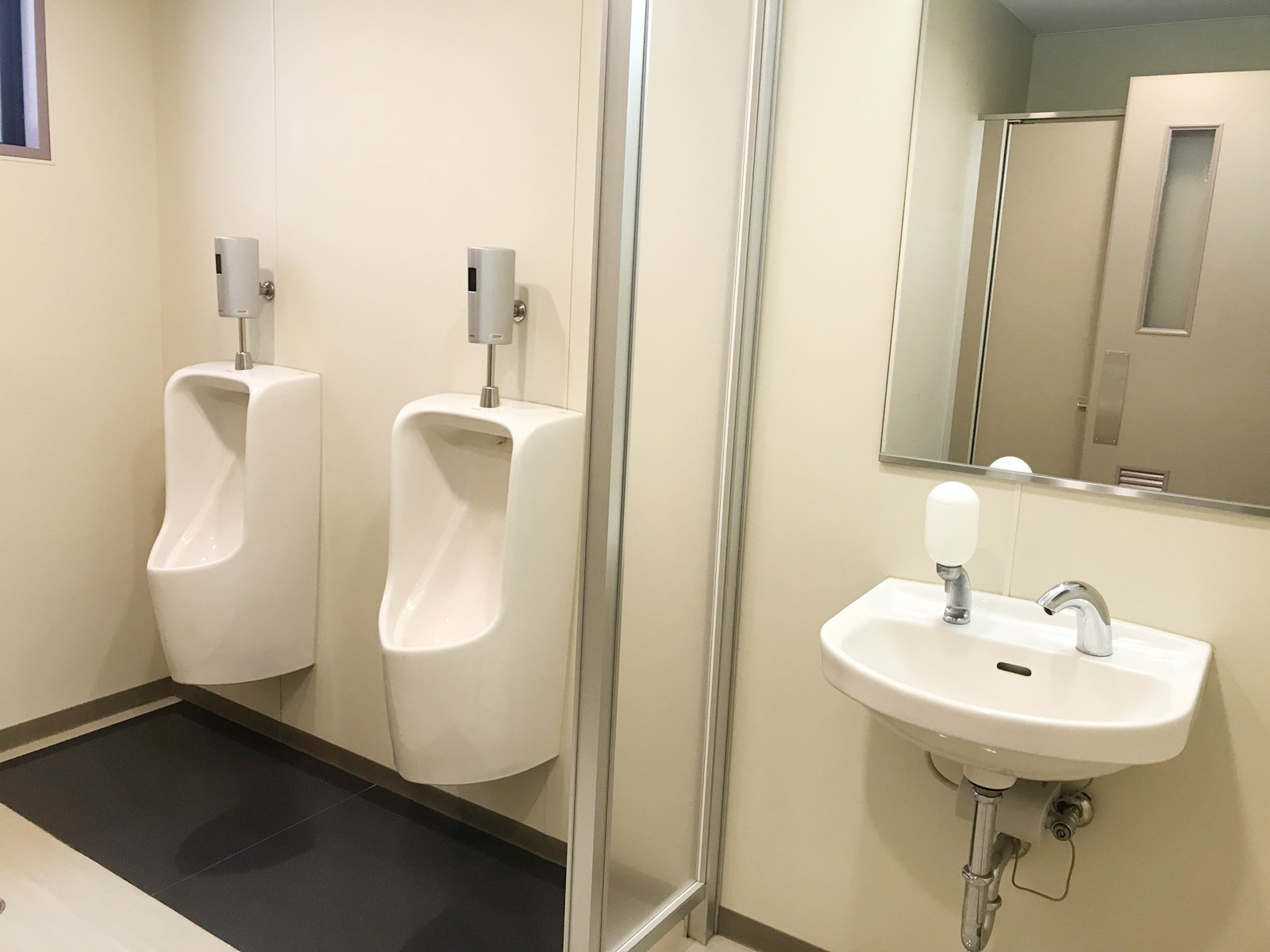 男性用トイレ