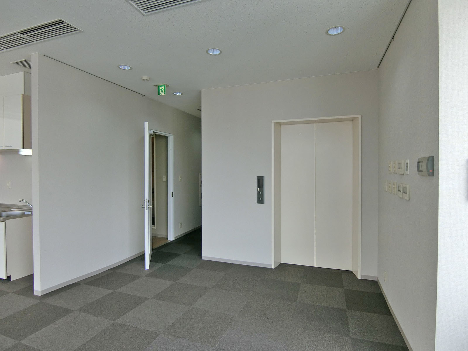 ダイレクトインのフロア