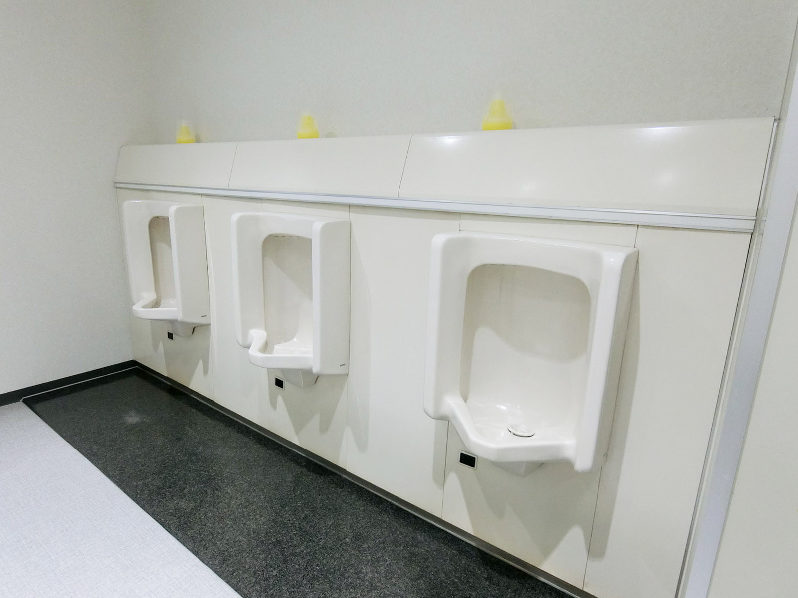 男性用トイレ