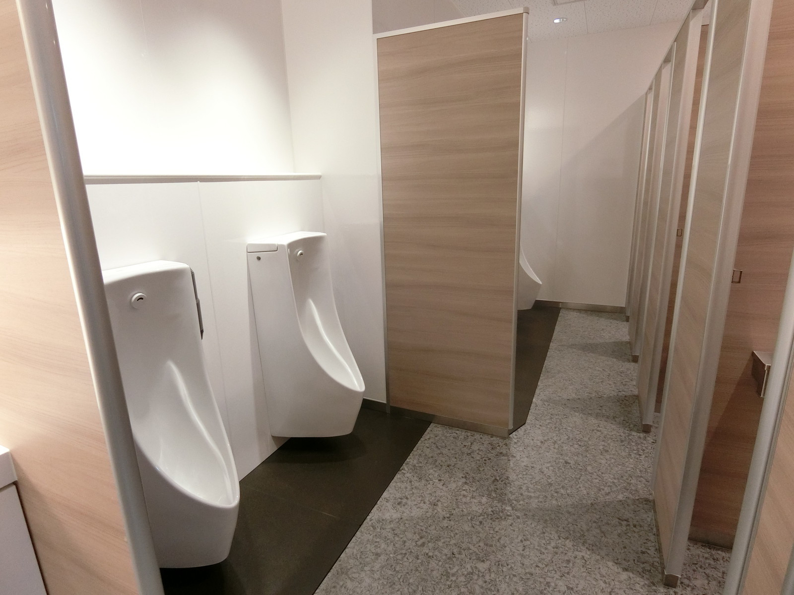 男性用トイレ