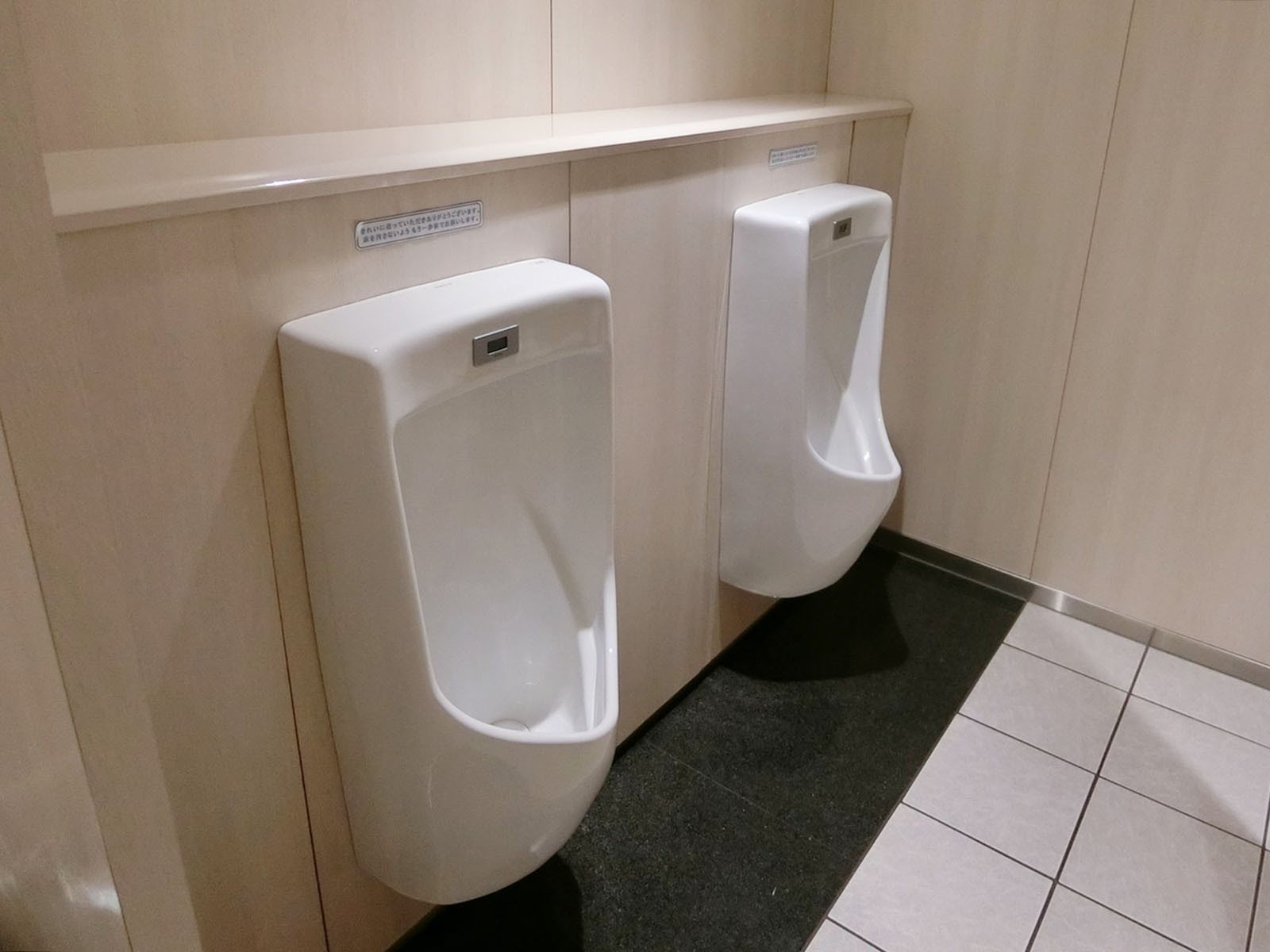 男性用トイレ