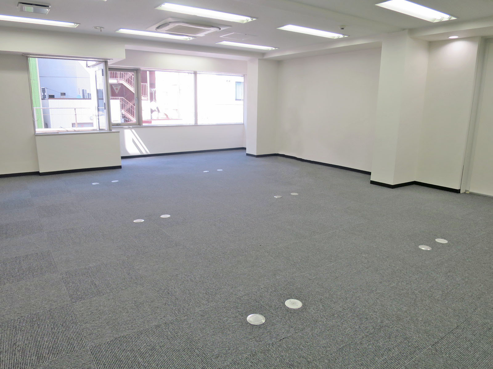 オフィス室内参考画像