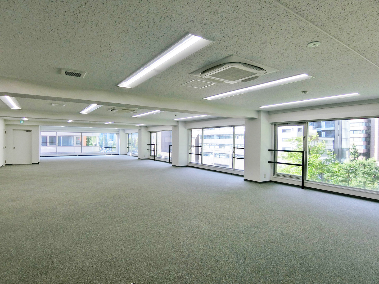 オフィス室内参考画像