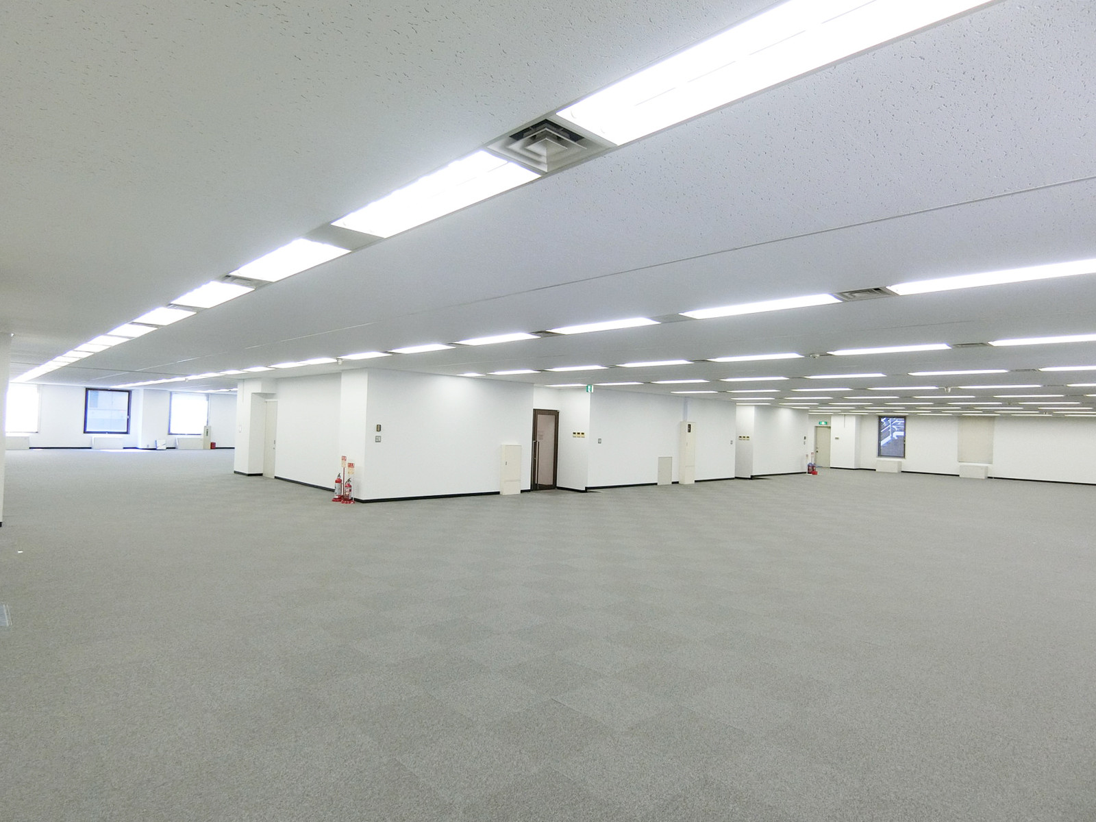 オフィス室内参考画像