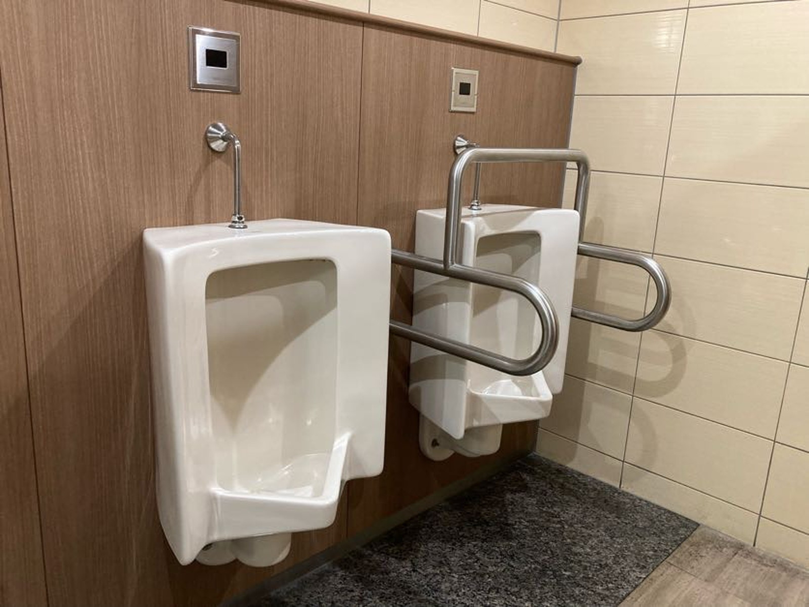 男性用トイレ