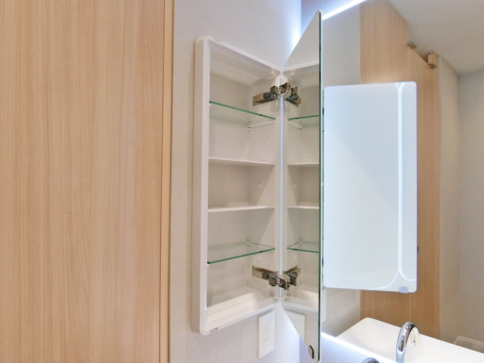 女性用トイレの小物入れ