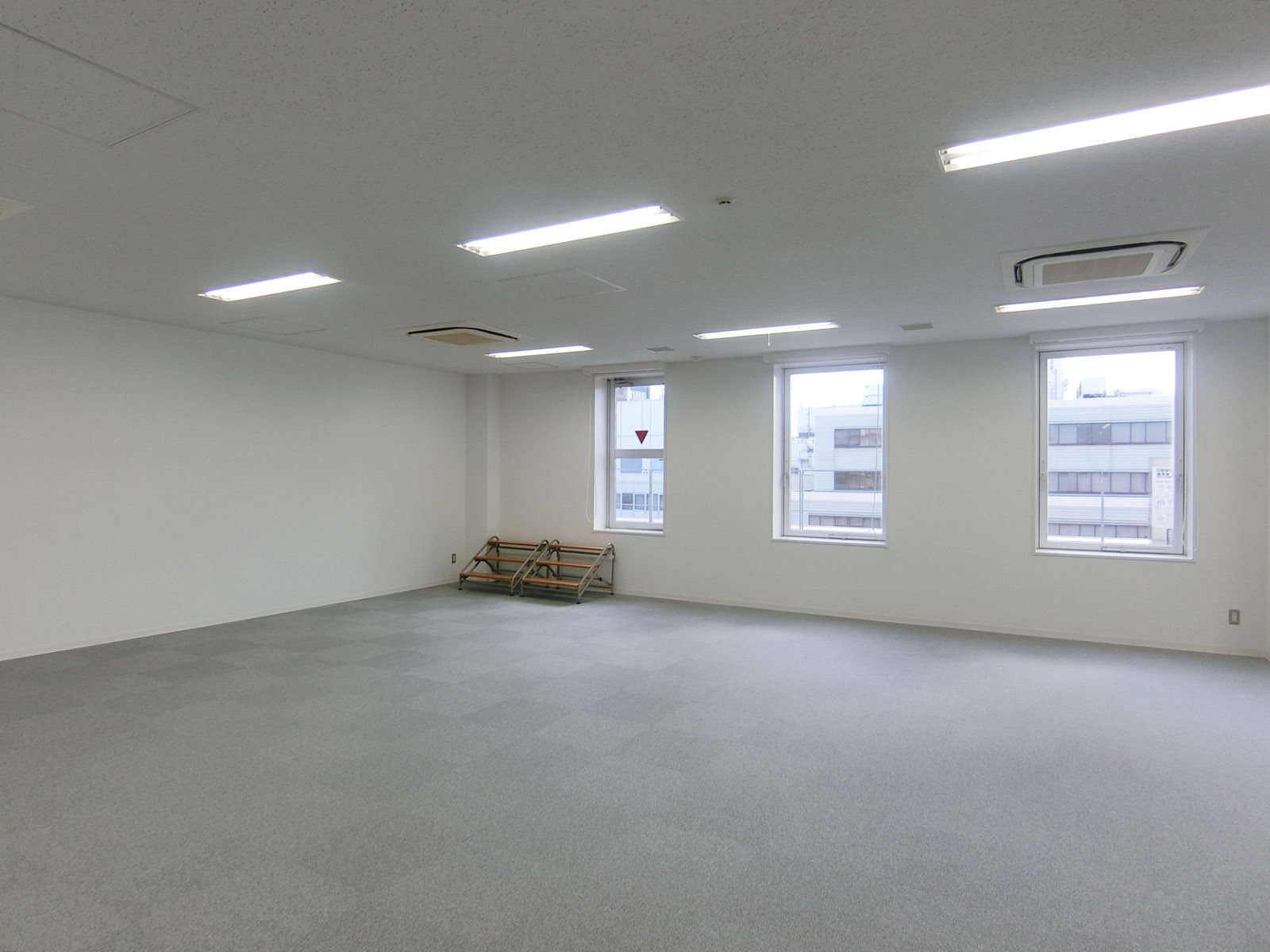 オフィス室内参考画像
