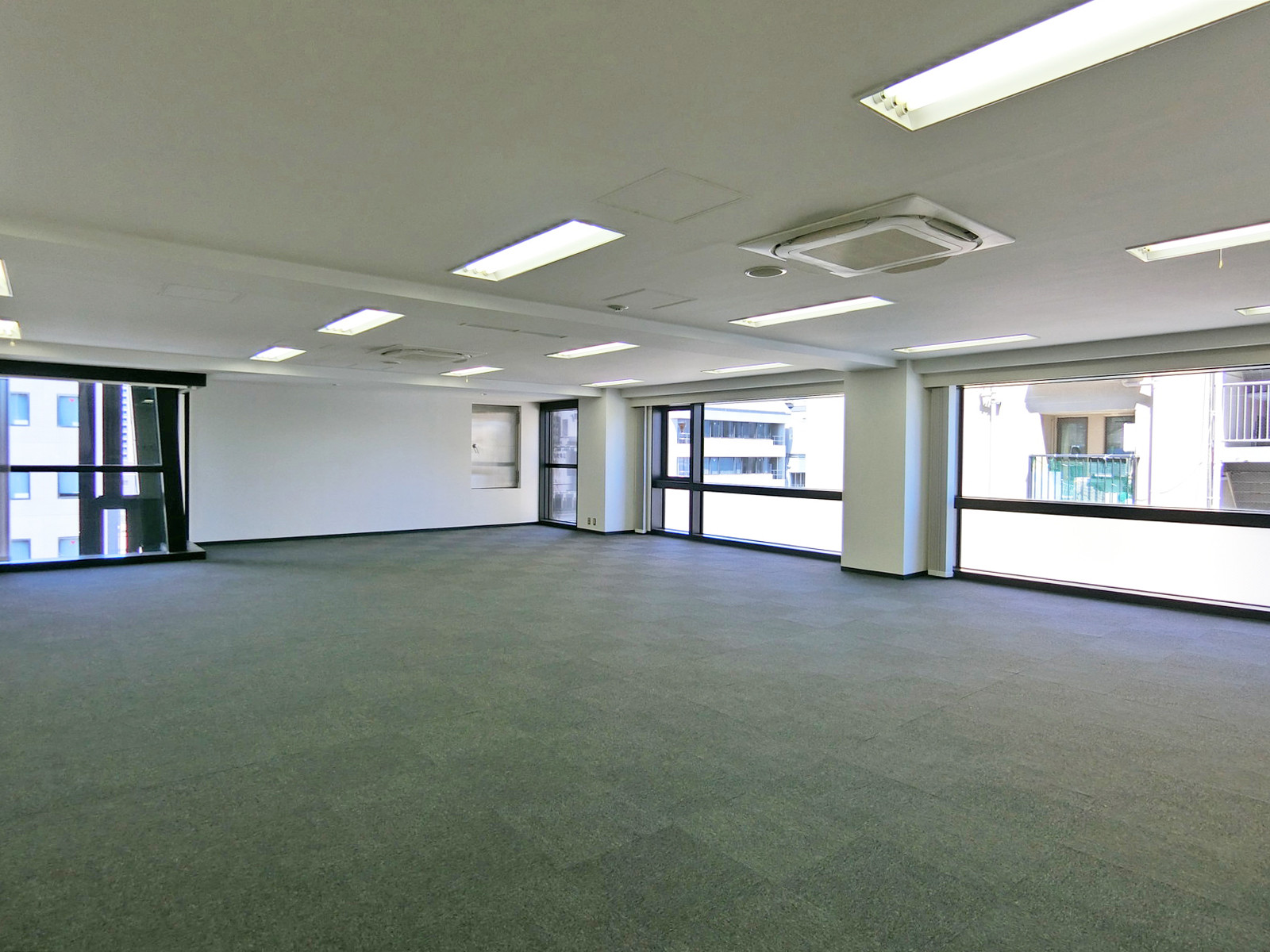 オフィス室内参考画像(9階・約104坪)