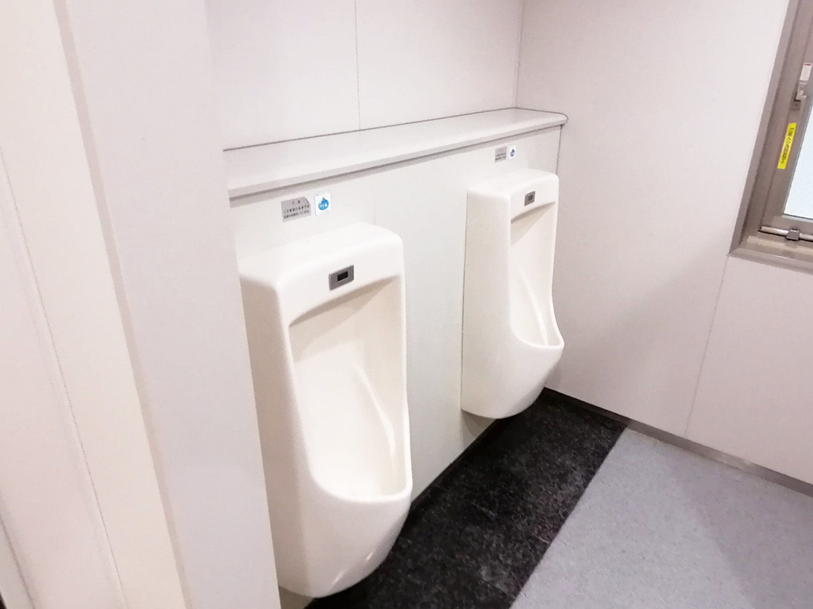 男性用トイレ