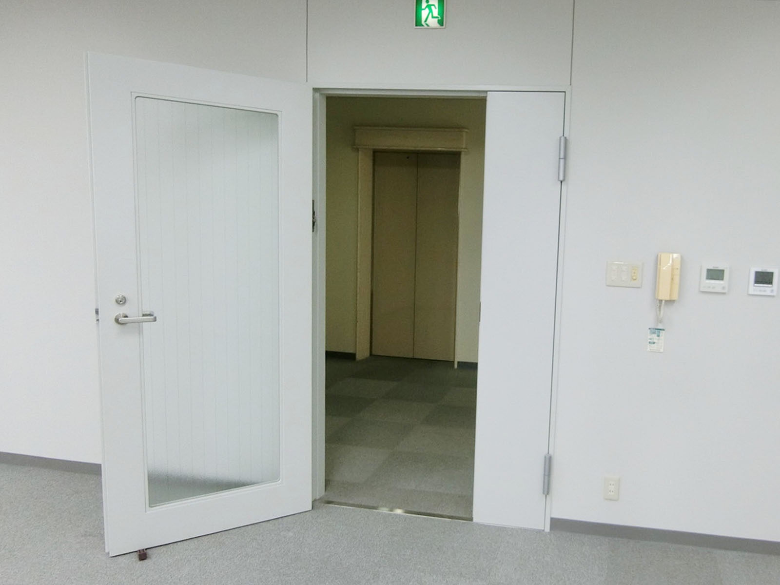 貸室出入口