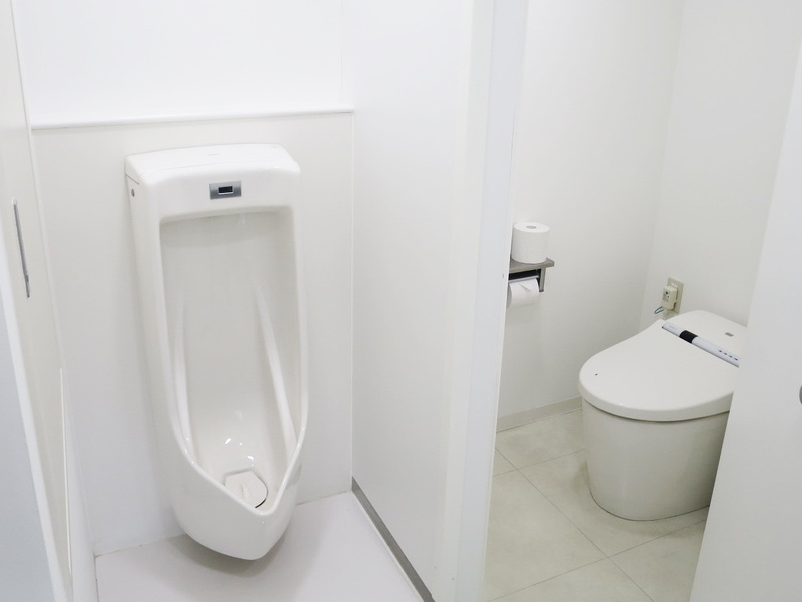 男性用トイレ