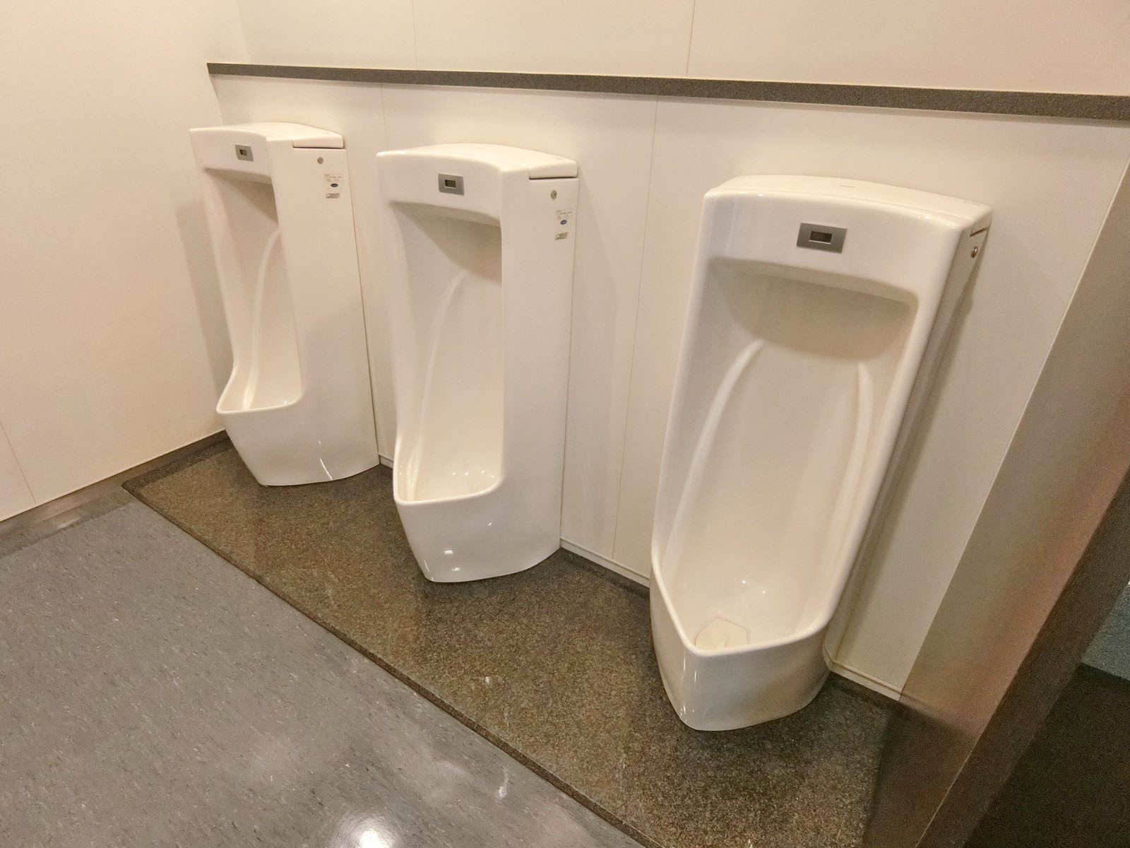 男性用トイレ