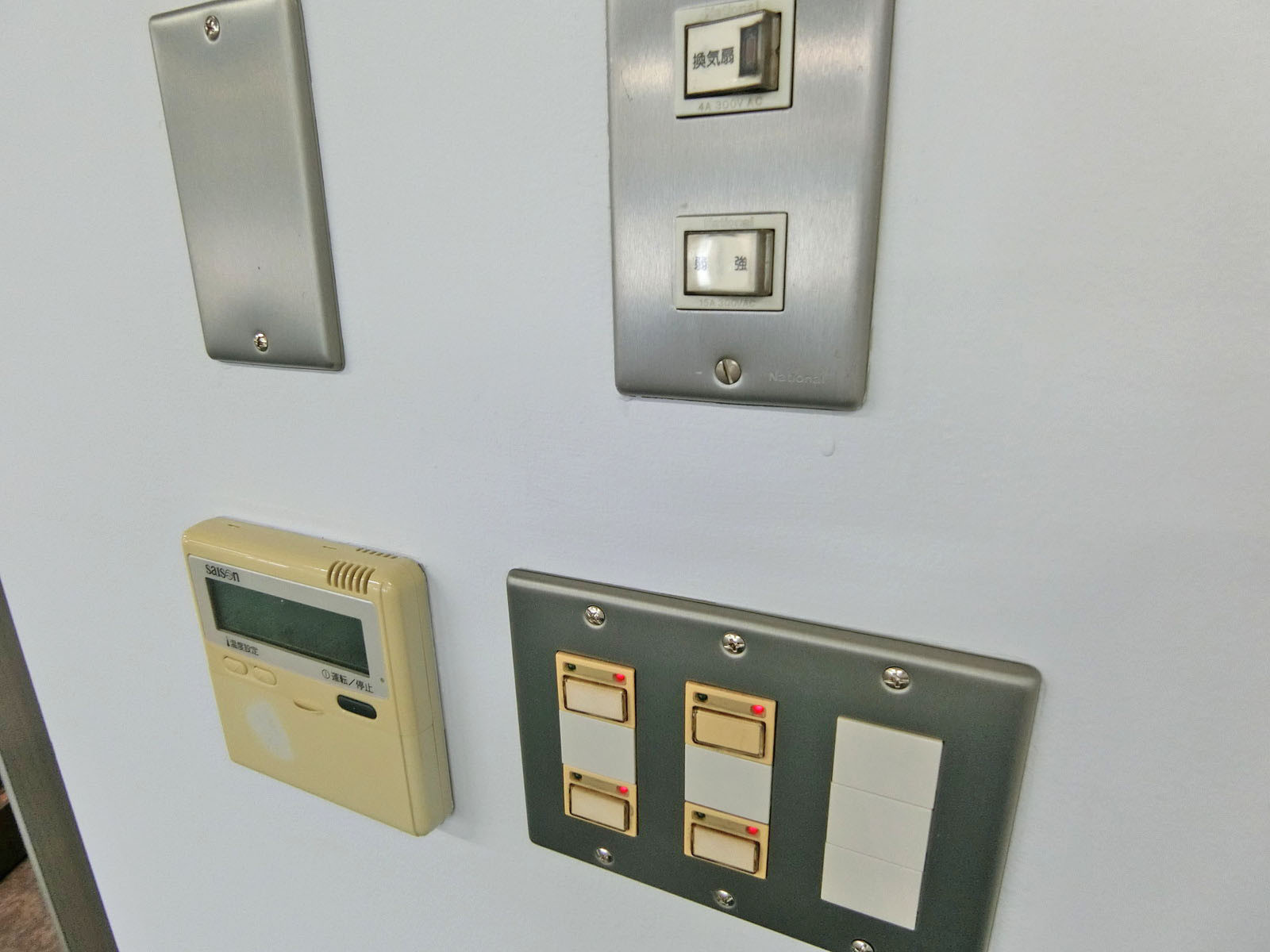 スイッチ類